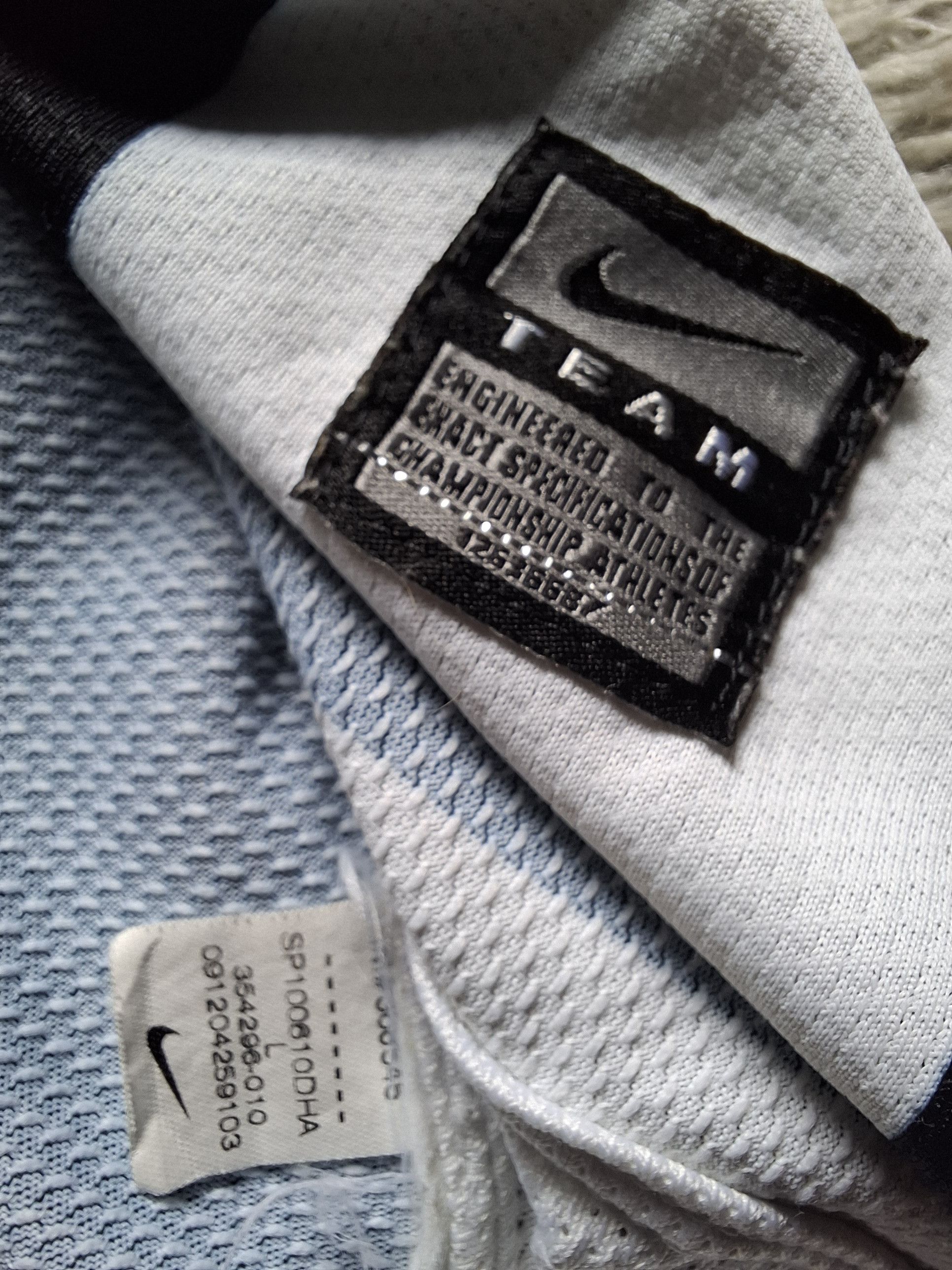 Nike Juventus 2009-10 home kit Size US L / EU 52-54 / 3 - 4 Thumbnail