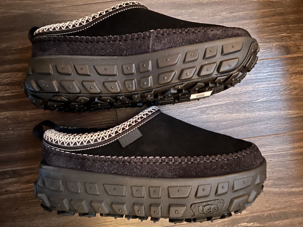 Ugg Ugg Venture Daze Black US M9/W10 Size US 9 / EU 42 - 2 Thumbnail