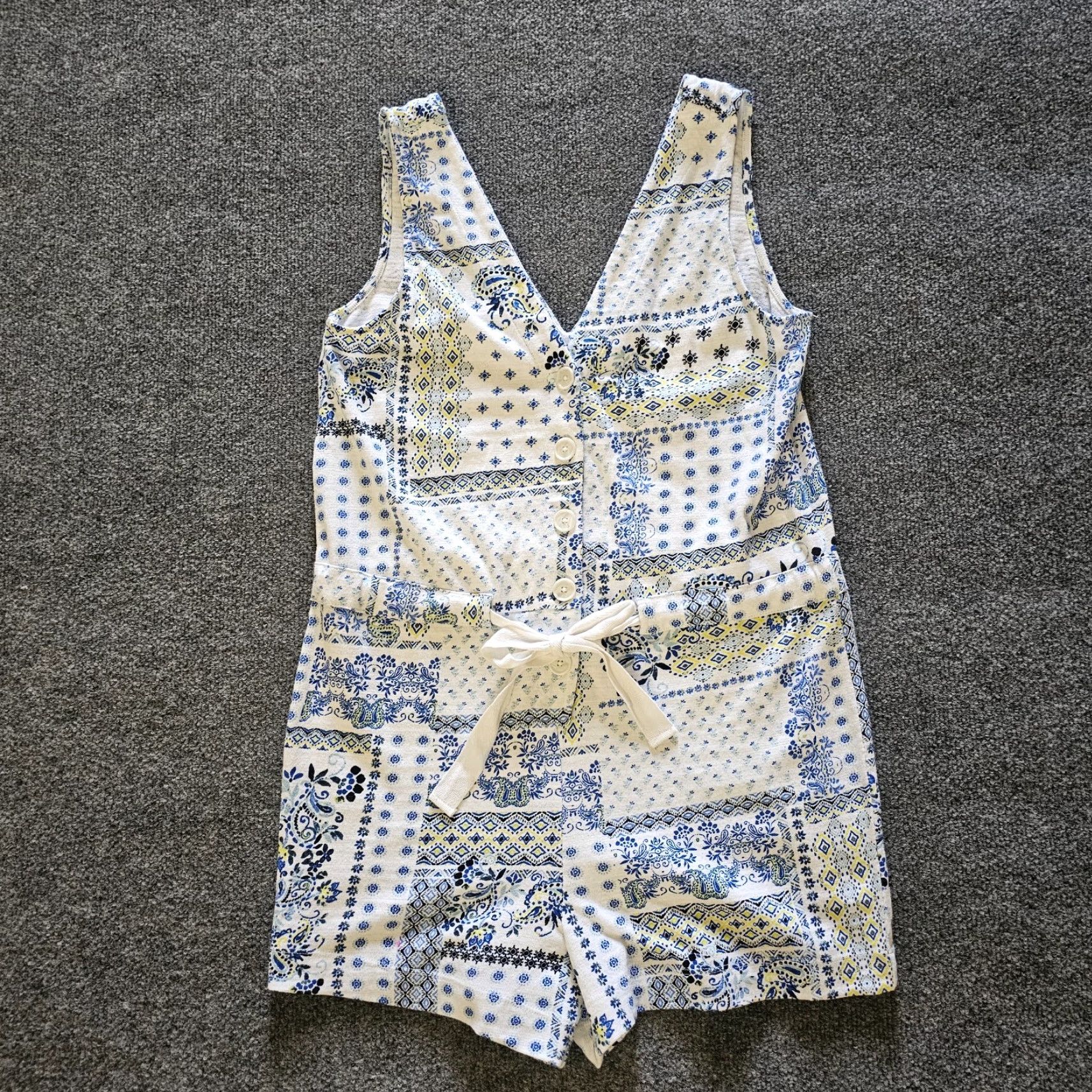 Loft VINTAGE LOFT Romper Womens XS White Blue Paisley Bandana V Neck Tank Shorts Casual Size 26" / US 2 / IT 38 - 2 Thumbnail