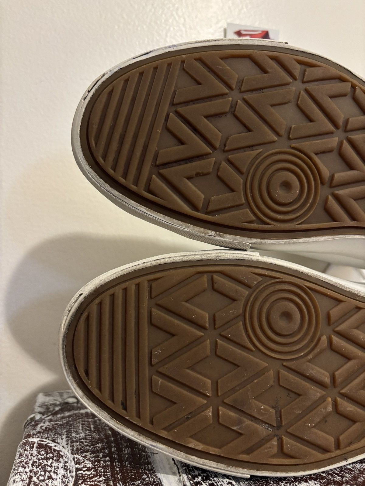 Louis Vuitton Louis Vuitton LV Tattoo White Rainbow Leather Sneaker Size US 9.5 / EU 42-43 - 25 Thumbnail