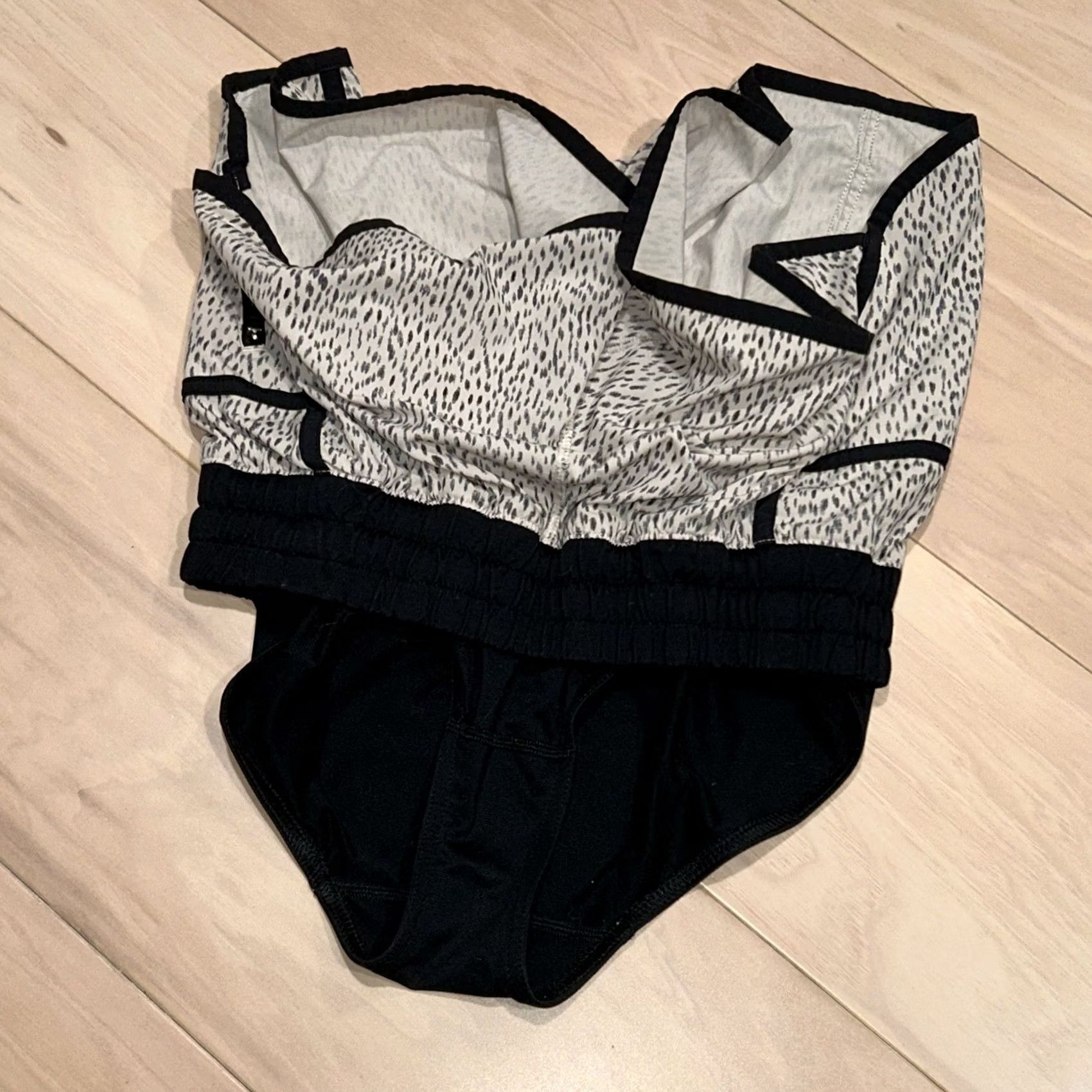 Lululemon Lululemon Tracker Short Lined 3.5" Inseam Women’s 6 Tan Cheetah Print Athletic Shorts Womens Regular 6 Size 28" / US 6 / IT 42 - 4 Thumbnail