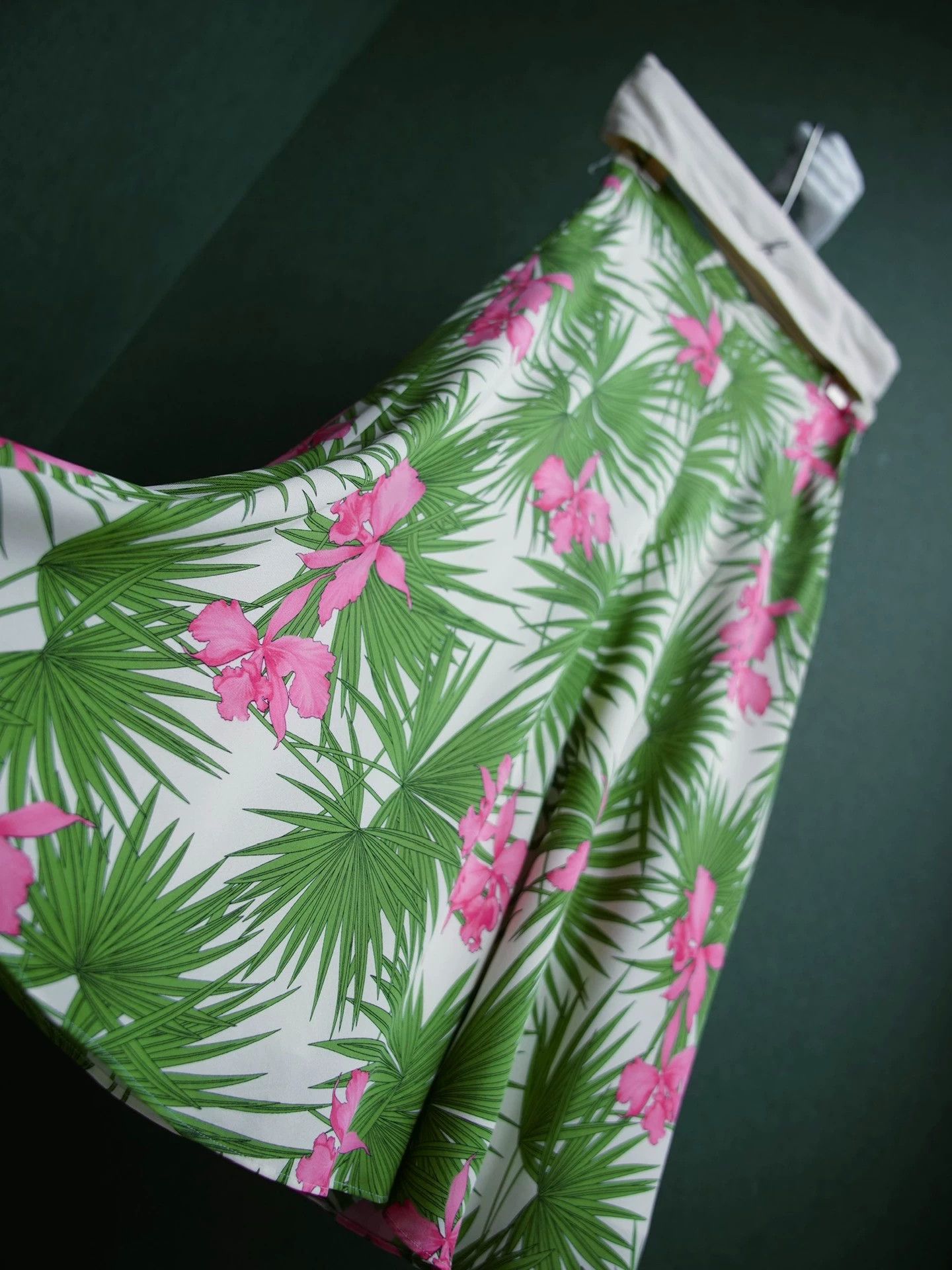 Celine Celine 2004 SS Runway Silk Floral Midi Skirt Size 25" / US 0 / IT 36 - 3 Thumbnail