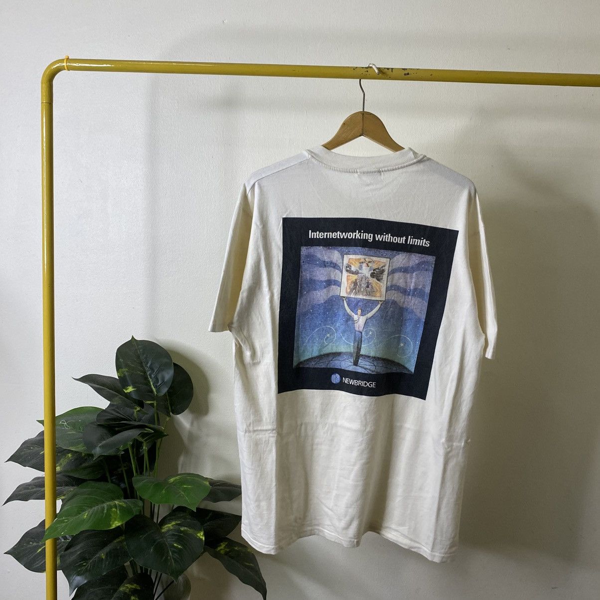 Vintage 1990s Newbridge Internetworking Without Limits Tech Promo T Size US L / EU 52-54 / 3 - 1 Thumbnail