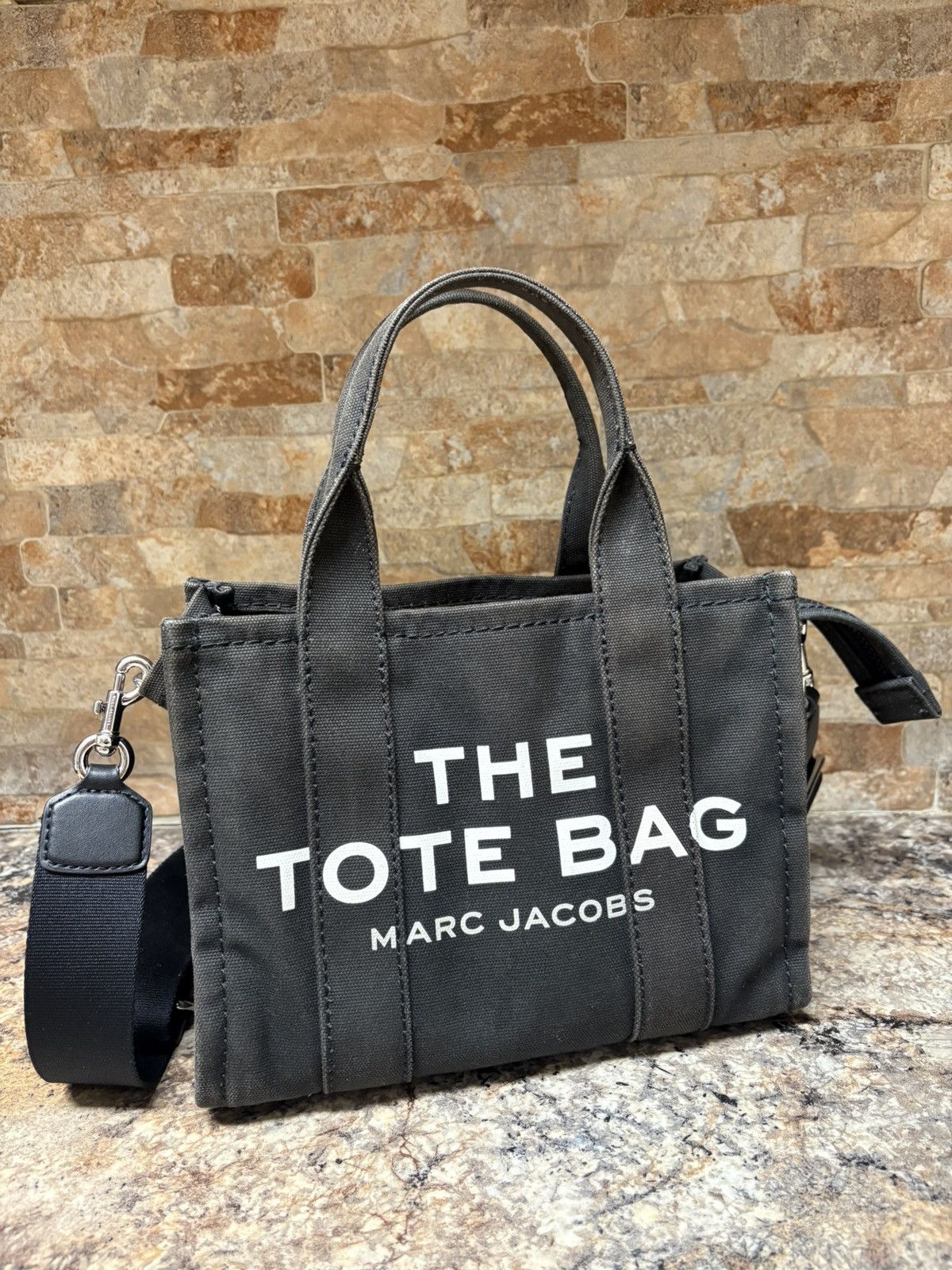 Marc Jacobs Marc Jacobs The Tote Bag Canvas in Washed Black Size ONE SIZE - 1 Thumbnail
