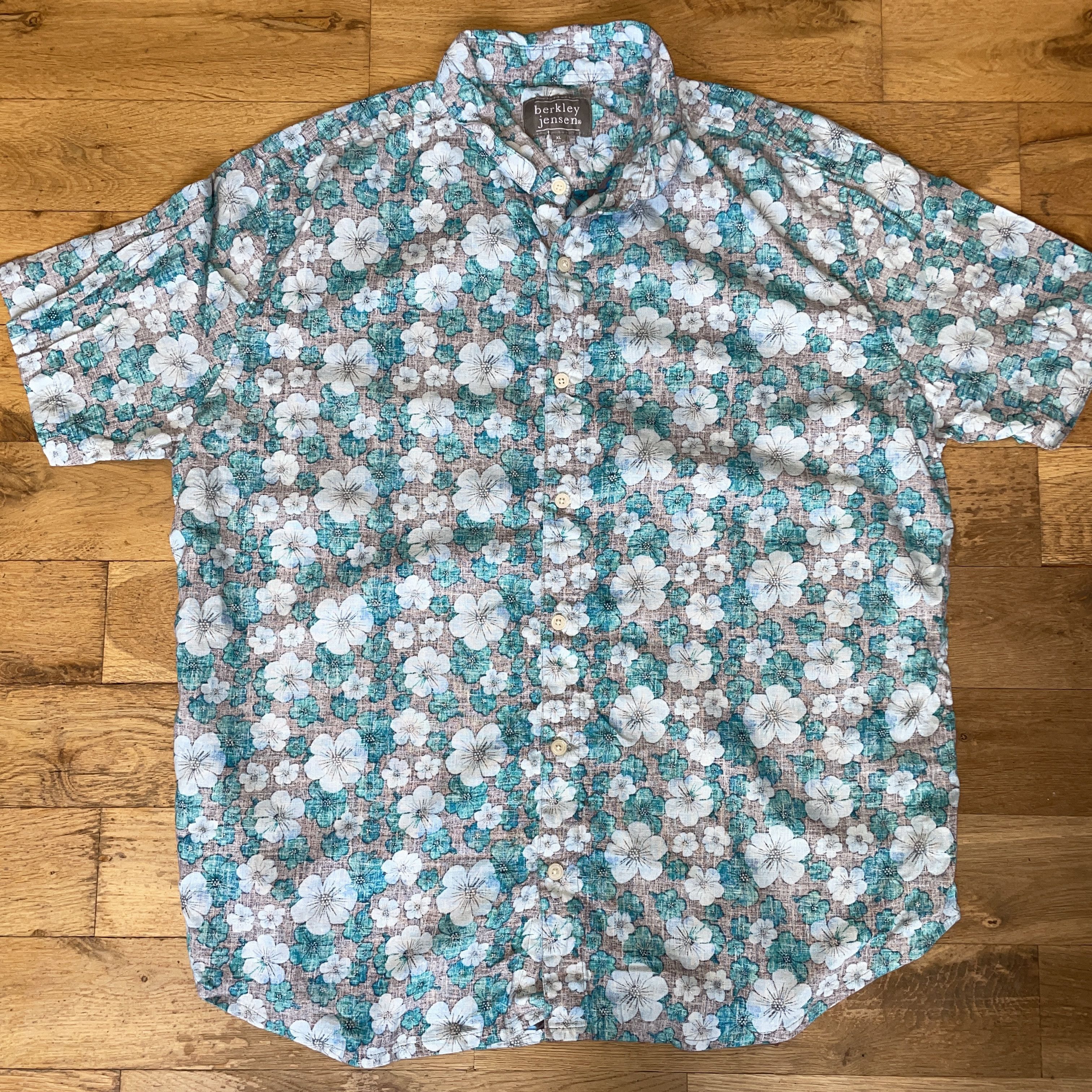Other Berkley Jensen Men's Holiday Shirt Flowers 55% Linen Size XL Size US XXL / EU 58 / 5 - 1 Thumbnail