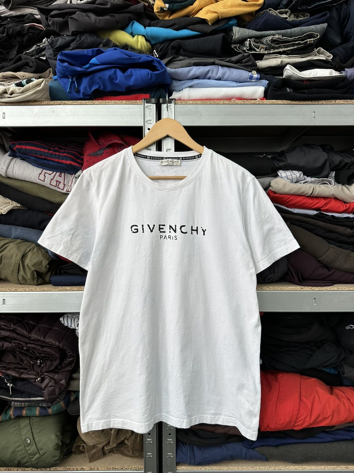 Givenchy Givenchy Paris T-Shirt Centre Logo White Luxury Tee Size L Size US L / EU 52-54 / 3 - 1 Thumbnail