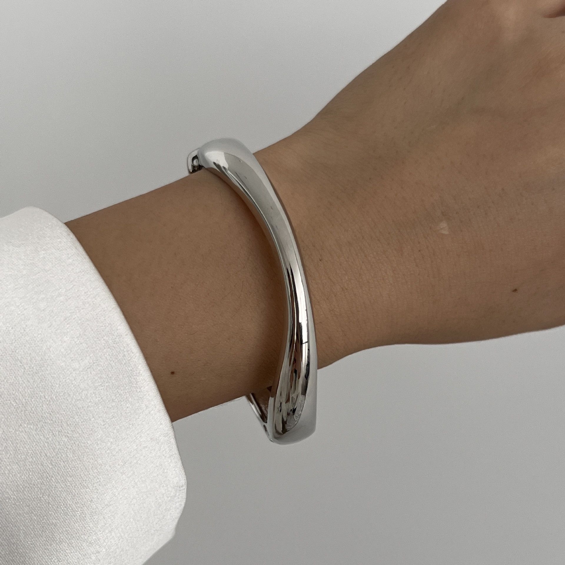 Jewelry Metal Cuff Geometric Spring Bracelet Size ONE SIZE - 1 Thumbnail
