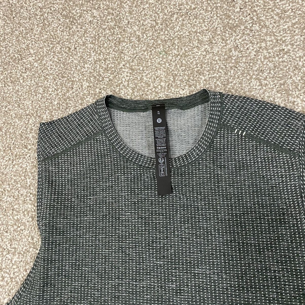 Lululemon Lululemon Metal Vent Tech Tank Top Size US XL / EU 56 / 4 - 4 Thumbnail