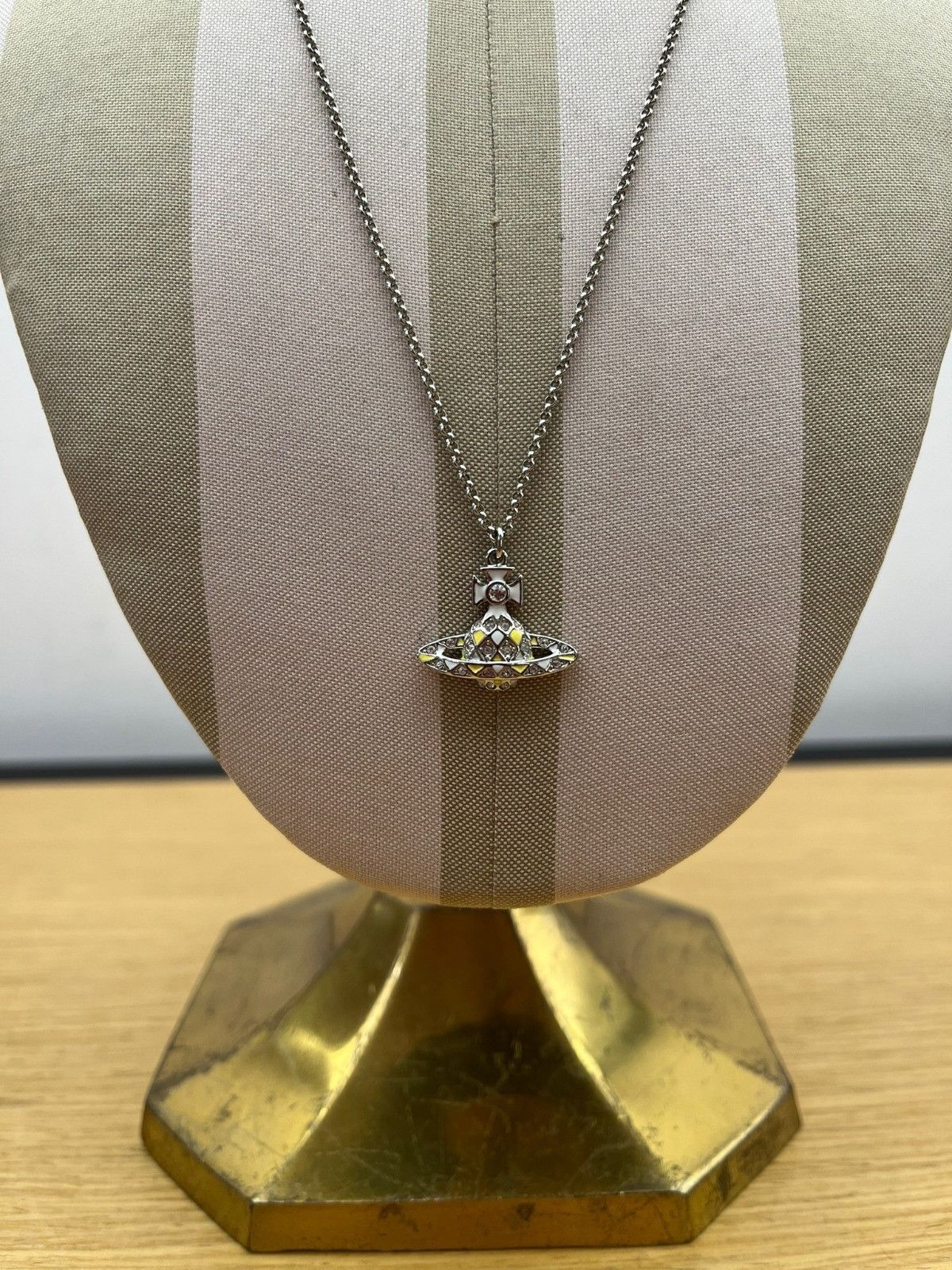 Vivienne Westwood o1f1d3z1025 Size: OS / Harlequin Small Bas Relief Necklaces Size ONE SIZE - 2 Thumbnail