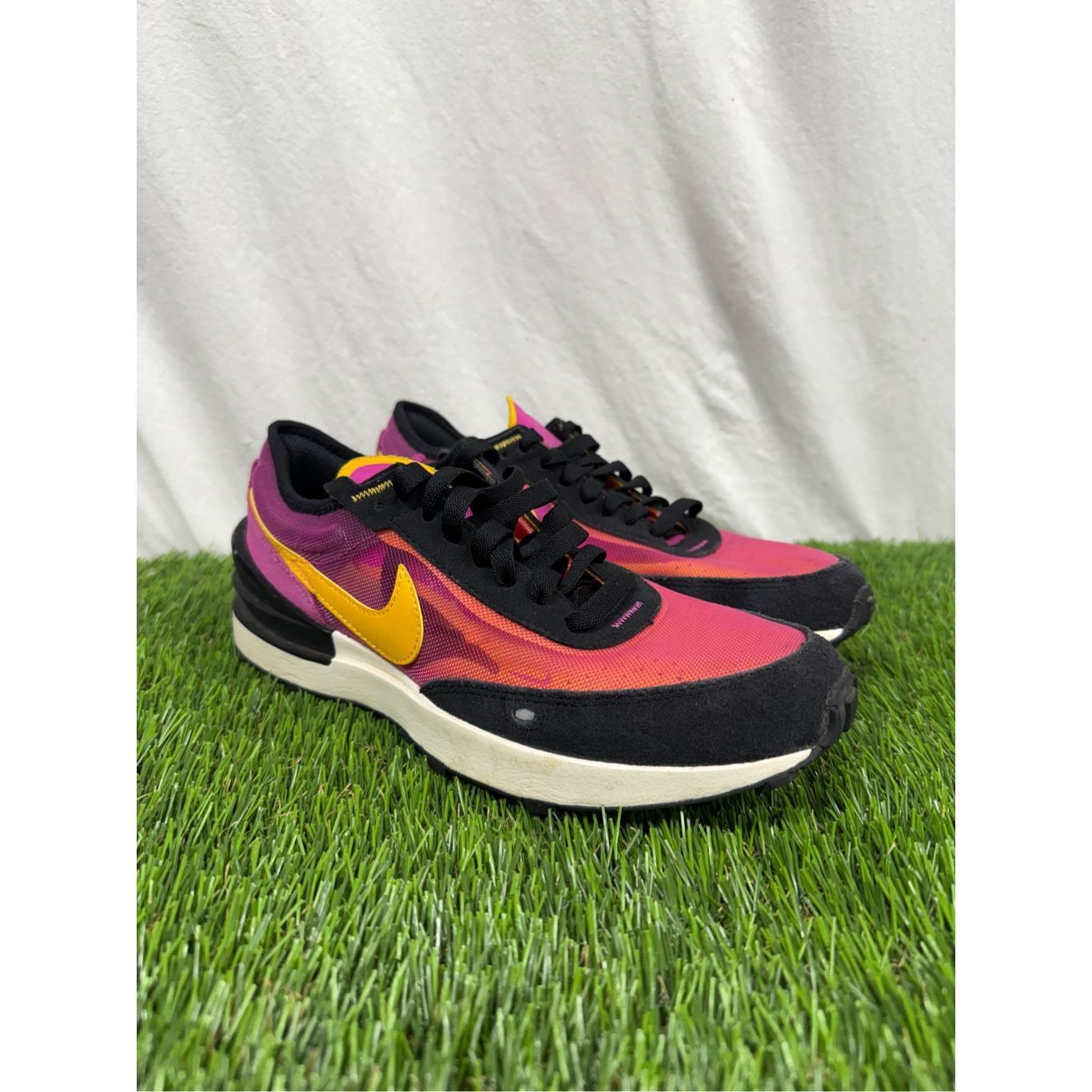 Nike Nike Boys Waffle One DC0481-600 Pink Running Shoes Sneakers Size US 7 / EU 40 - 1 Thumbnail