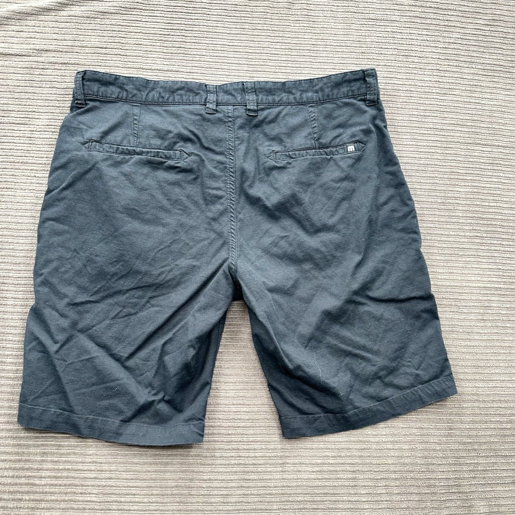 TravisMathew Travis Mathew Shorts Men 36 Navy Cotton Flat Front Performance Golf Stretch Chino Pocket 5-Pocket Athletic Fit Regular Color Blue Size US 36 / EU 52 - 2 Thumbnail
