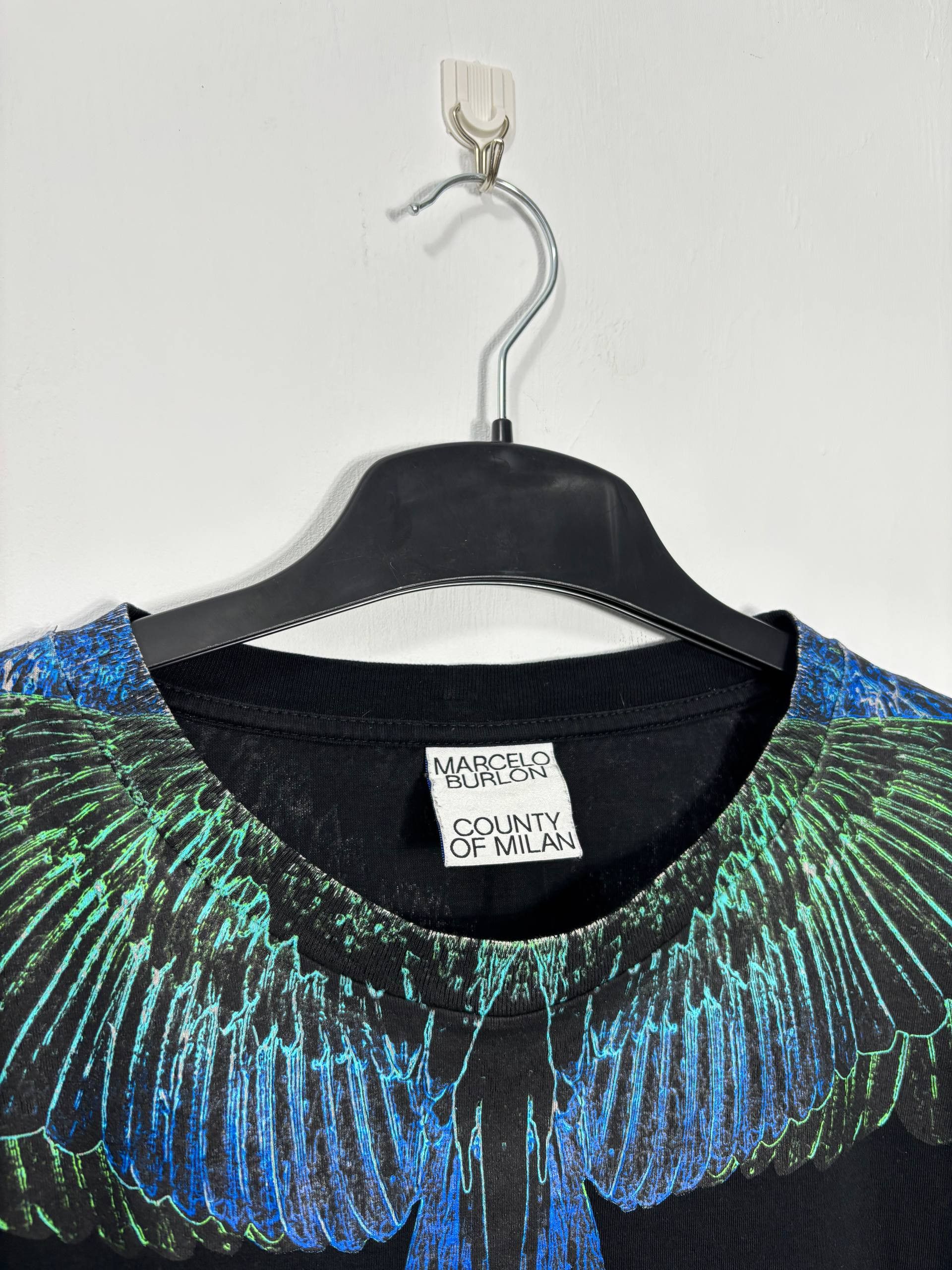 Marcelo Burlon Marcelo Burlon Neon Wings Black & Blue T-Shirt Size US XL / EU 56 / 4 - 3 Thumbnail