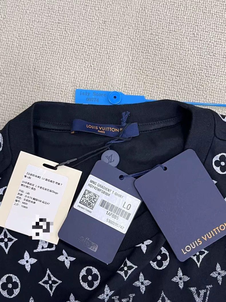 Louis Vuitton Louis Vuitton Gradient Logo printed pullover crew neck sho Size US L / EU 52-54 / 3 - 4 Thumbnail