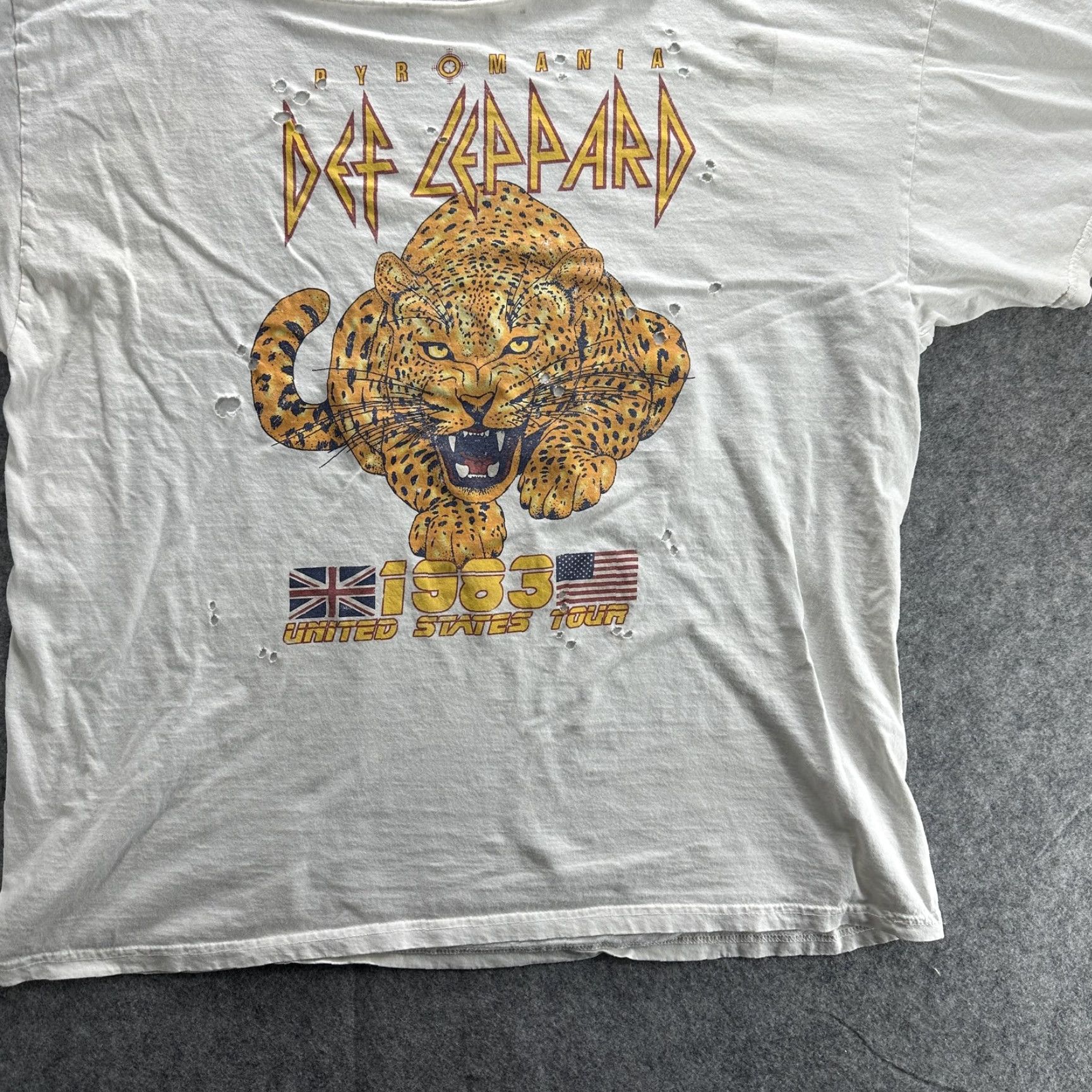 Vintage VINTAGE Def Leppard Shirt Womens Small White Pyromania 1983 Tour Distressed 80s Rock Mens/Girls? Size S / US 4 / IT 40 - 3 Thumbnail