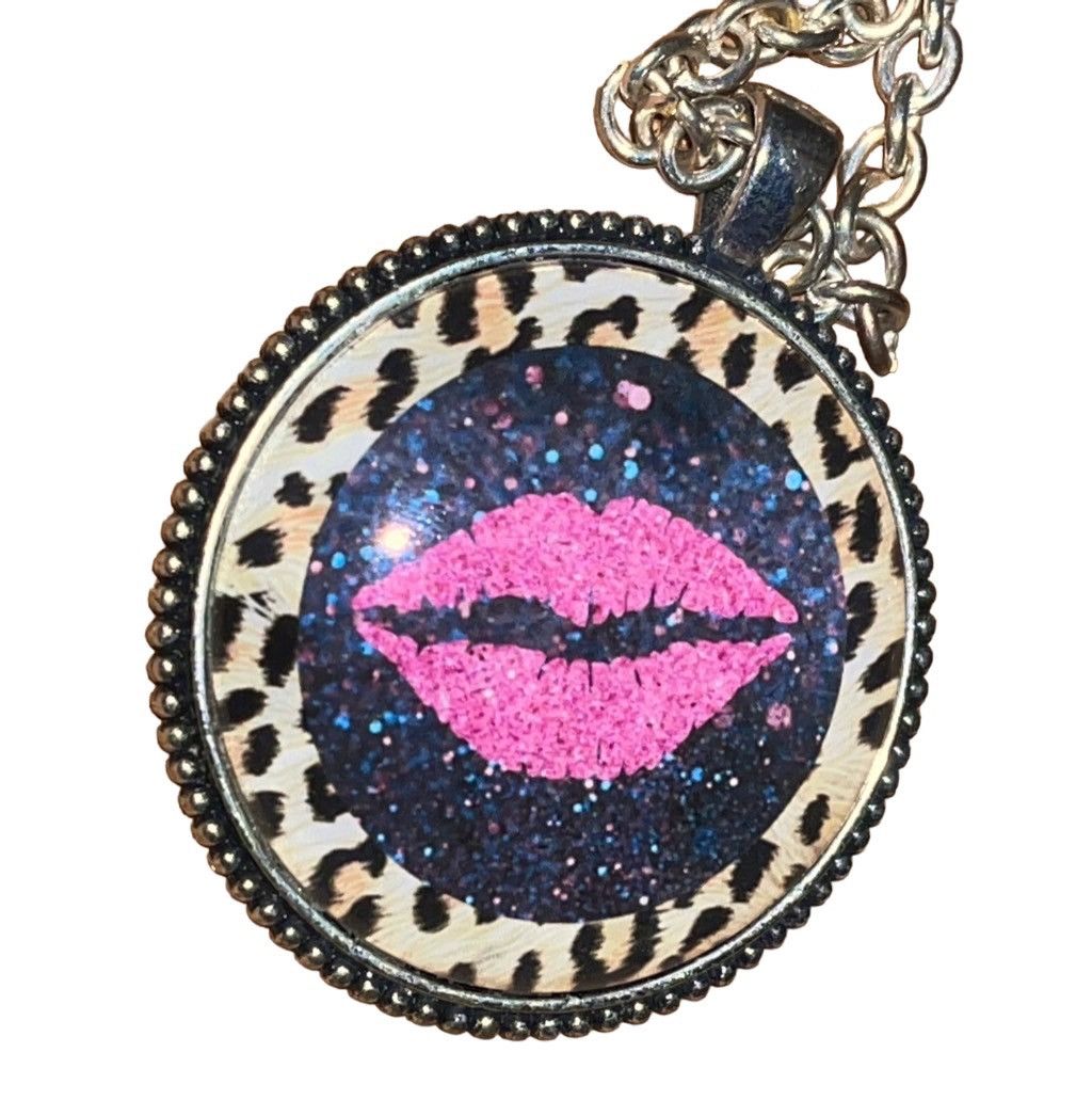 Vintage Plunder Leopard Kiss Atlas Pendant Necklace RARE Size ONE SIZE - 10 Thumbnail