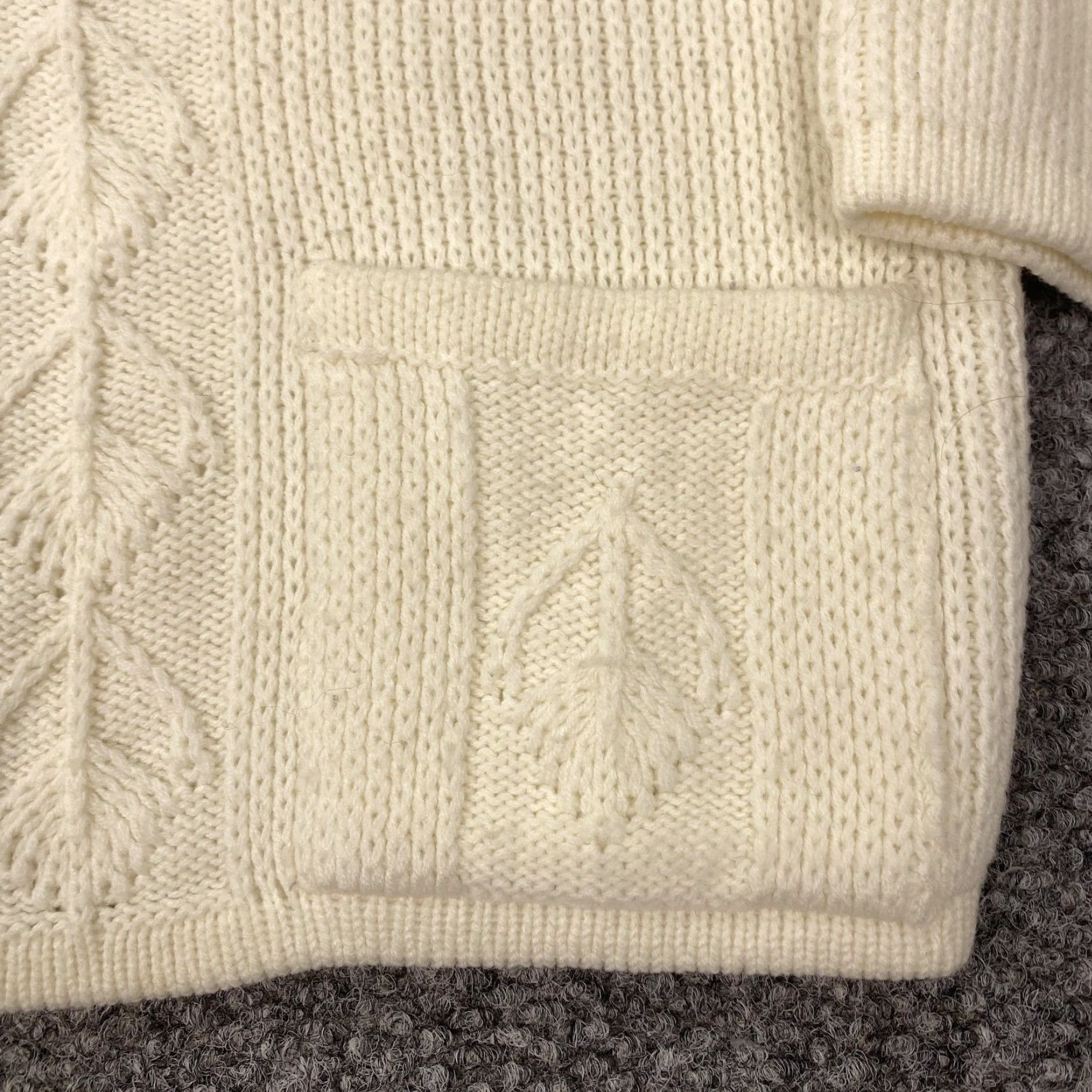 Vintage VINTAGE Knit Sweater Womens Medium Leaf Pattern Button Front Pockets 90s Cardigan Ivory Off-White Mens Womens Girls Boys Size M / US 6-8 / IT 42-44 - 3 Thumbnail