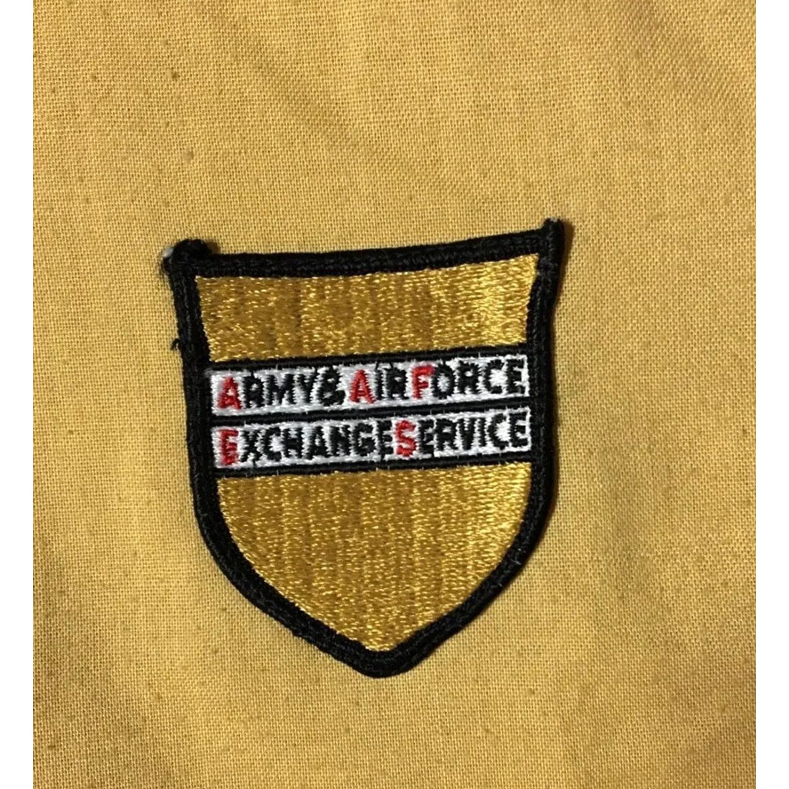 Vintage VINTAGE US Army & Air Force Exchange Service Faded Shirt M Military Grunge 70s 80s Yellow Nike? Officer T-Shirt Mens Graphic Tee Size US M / EU 48-50 / 2 - 2 Thumbnail