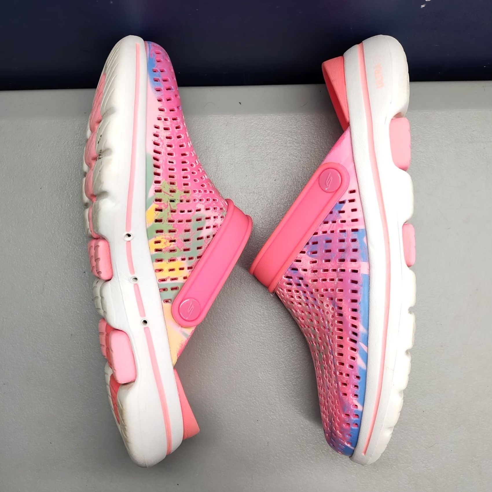 SKECHERS Skechers Cali Gear Foamies Clogs Womens Size 7 Multicolor Tropical Slip On Shoes Size ONE SIZE - 3 Thumbnail