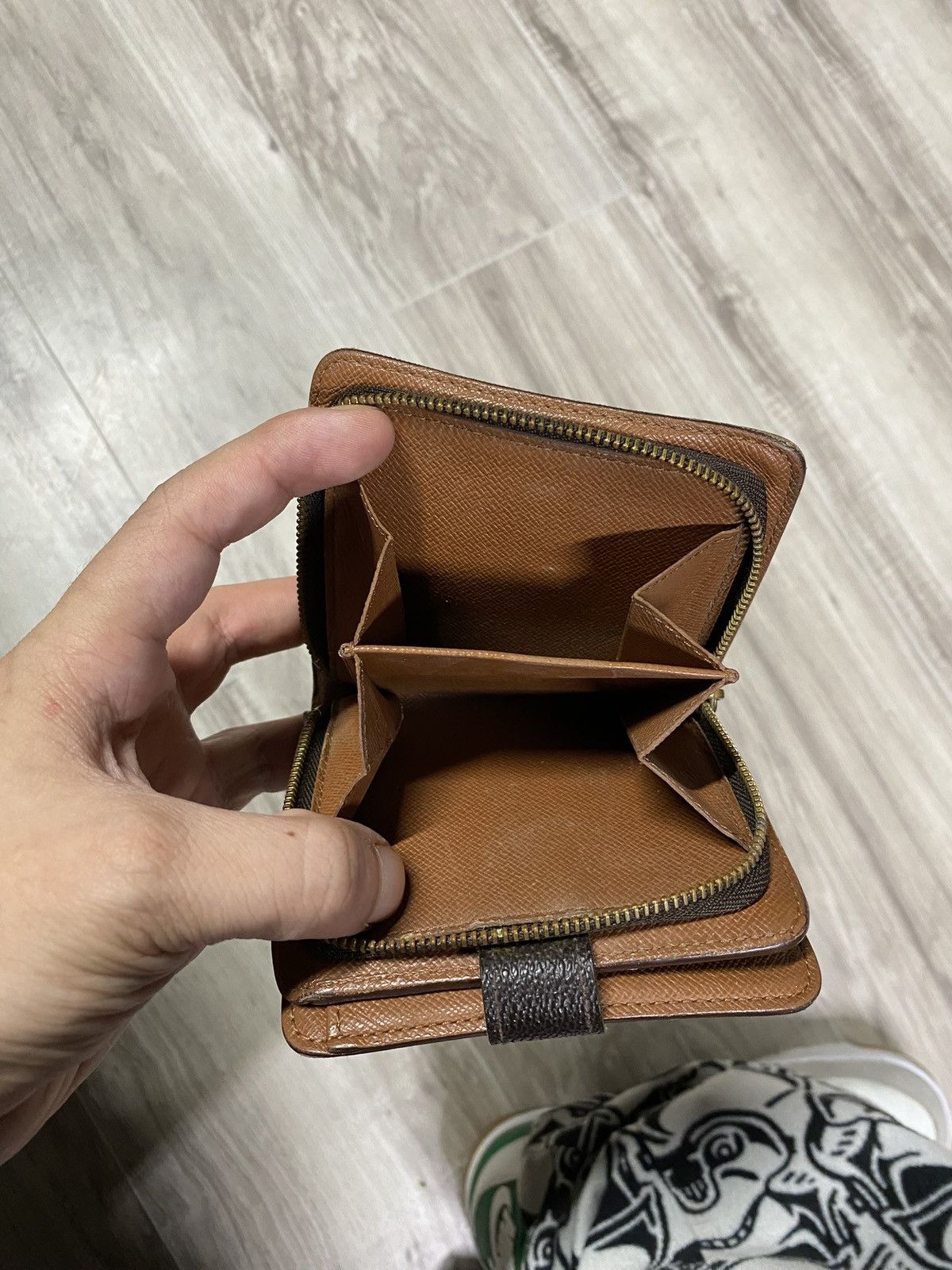 Louis Vuitton Louis Vuitton Brown Monogram Leather Wallet Preowned Y2K Size ONE SIZE - 9 Thumbnail