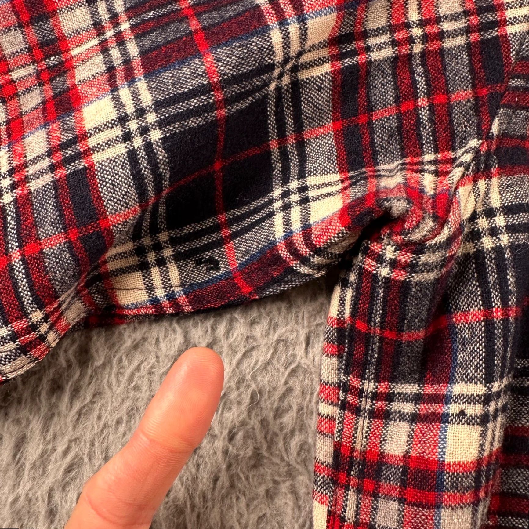 Pendleton Pendleton Wool Board Shirt Mens M Red Navy Plaid Button Front Virgin Wool USA Size US M / EU 48-50 / 2 - 5 Thumbnail