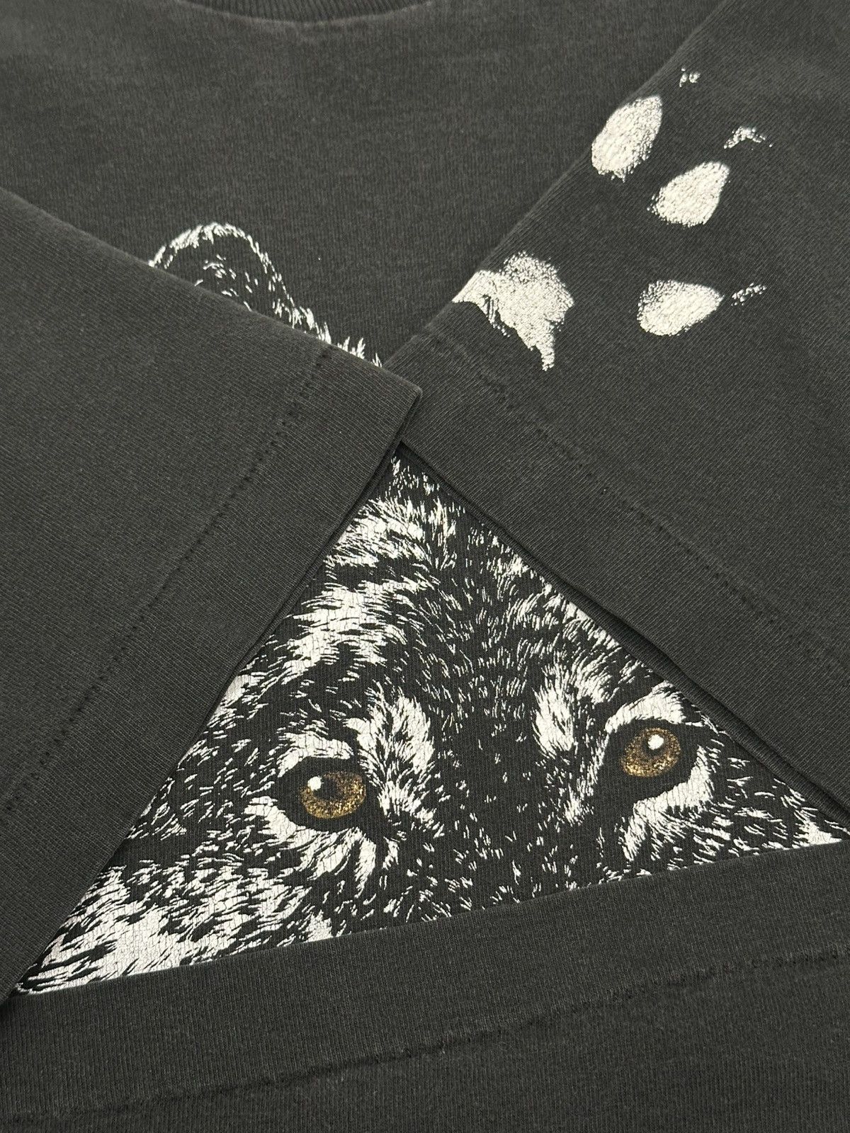 Fruit Of The Loom Vintage 90s Wolf Paw Print Single Stitch Tshirt XXL Black Size US XXL / EU 58 / 5 - 7 Thumbnail