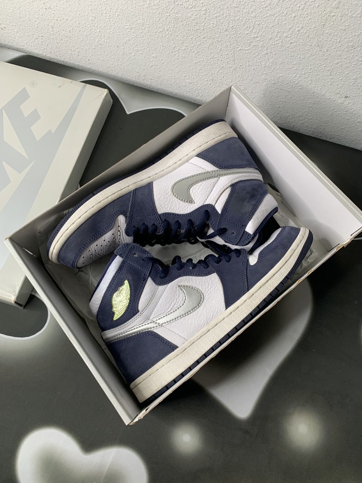 Jordan Brand Air Jordan 1 Retro High Midnight Navy Size US 8 / EU 41 - 1 Thumbnail