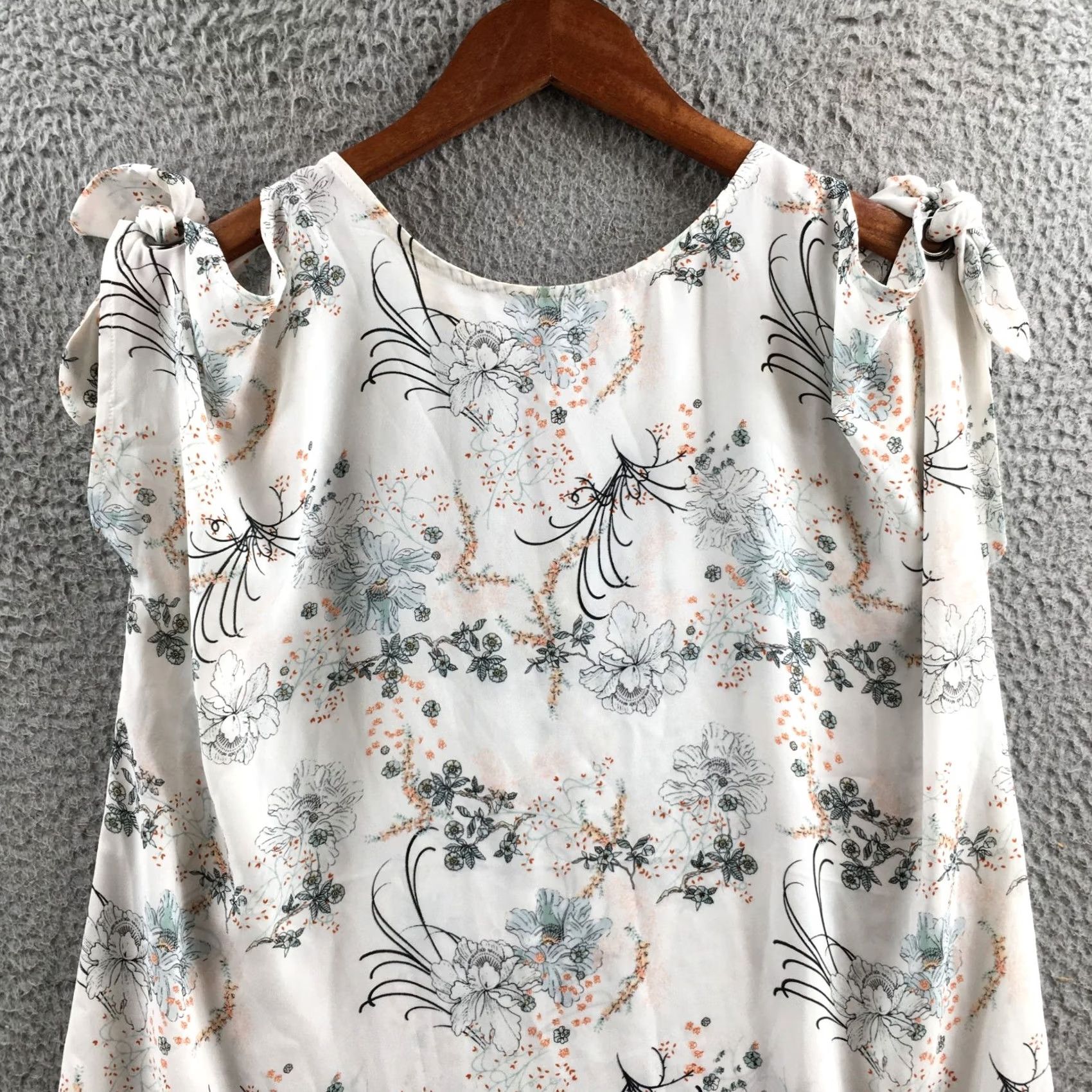 Vintage Maurices Blouse Top Womens Medium White Floral Sleeveless Tie Shoulder Pullover Size M / US 6-8 / IT 42-44 - 2 Thumbnail