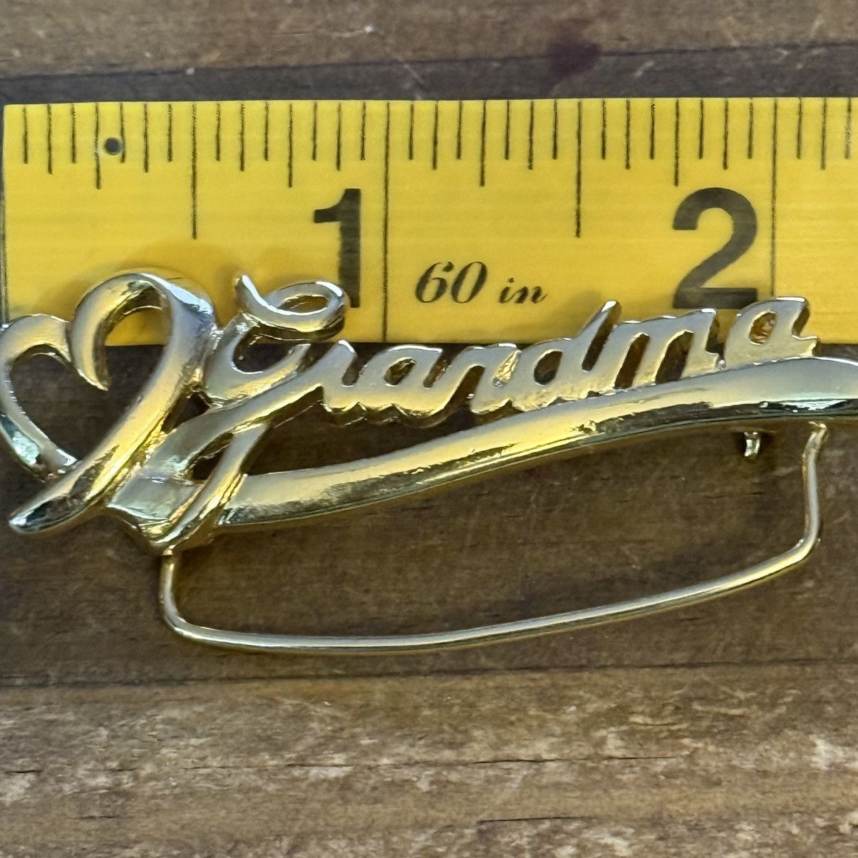 Vintage Vintage KIS hold tone Grandma charm holder brooch Size ONE SIZE - 3 Thumbnail