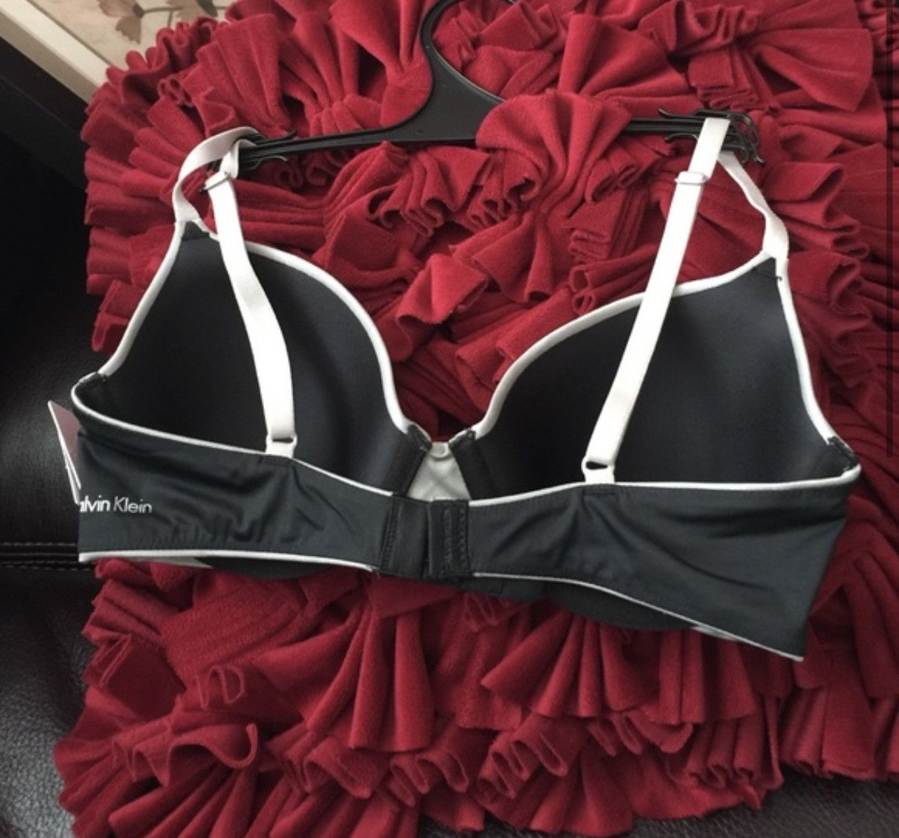 Calvin Klein NWT CK Calvin Klein satin edge Tshirt bra 32C/34D/34B Size ONE SIZE - 2 Thumbnail