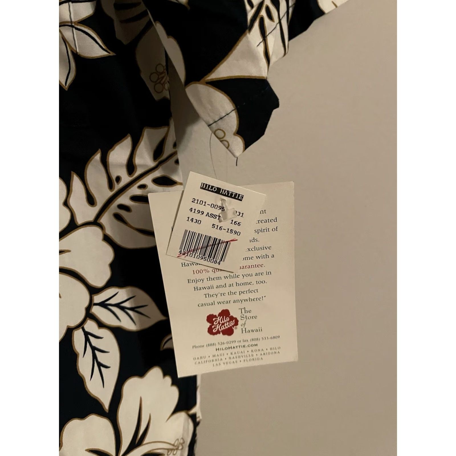 Hilo Hattie Hilo Hattie Shirt S/ Button-Up Navy Floral Hawaiian Shirt - Men Small - New - Cotton - Short Sleeve - Casual - Navy/Multicolor - Hawaiian Theme Size US S / EU 44-46 / 1 - 3 Thumbnail