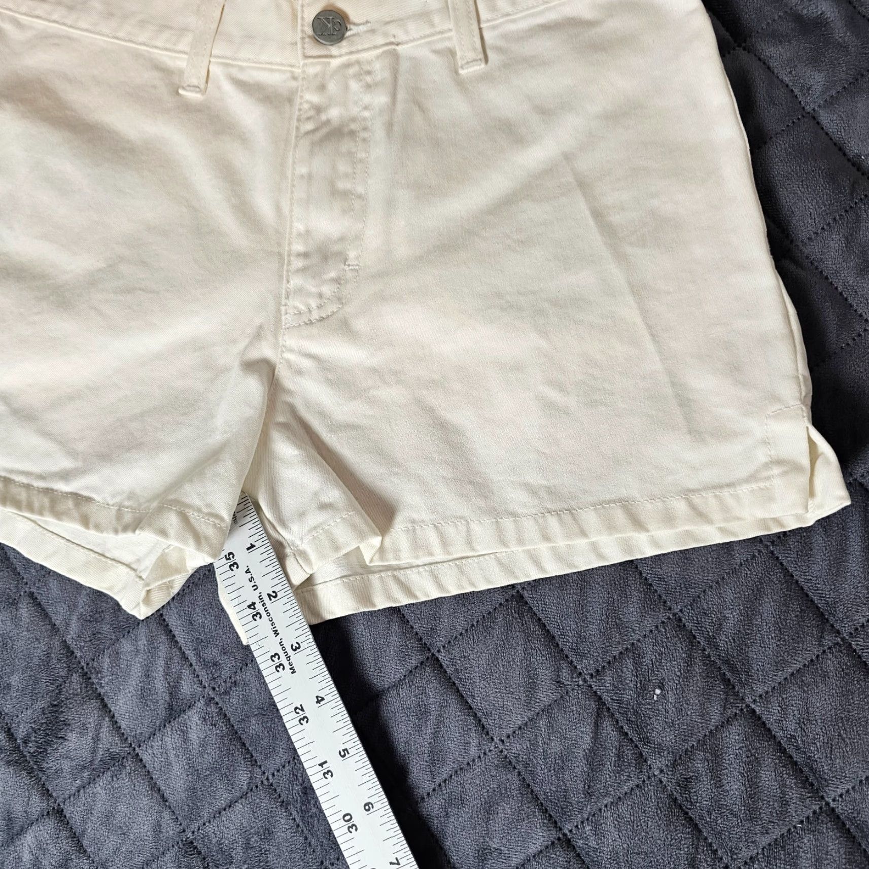 Calvin Klein Calvin Klein Jeans Women's Denim Shorts White Size 5 Cargo Cotton 100% Cotton Regular Juniors Women Pockets Flat Front Mid Rise Casual QA Size 29" - 6 Thumbnail