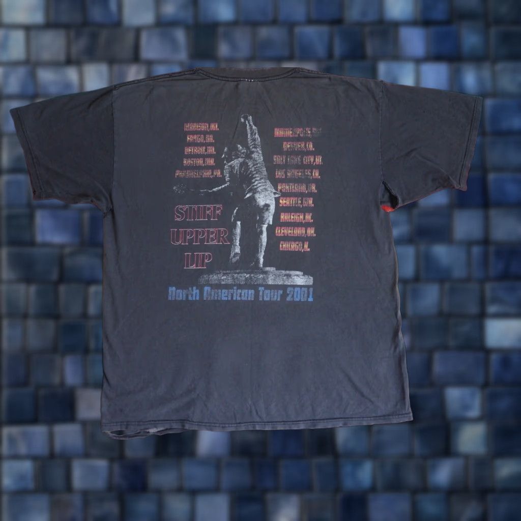 Gildan VTG AC/DC Stiff Upper Lip Distress Black Tee T-Shirt XL Men Shirt Graphic 2000s Grunge Band Size US XL / EU 56 / 4 - 1 Thumbnail