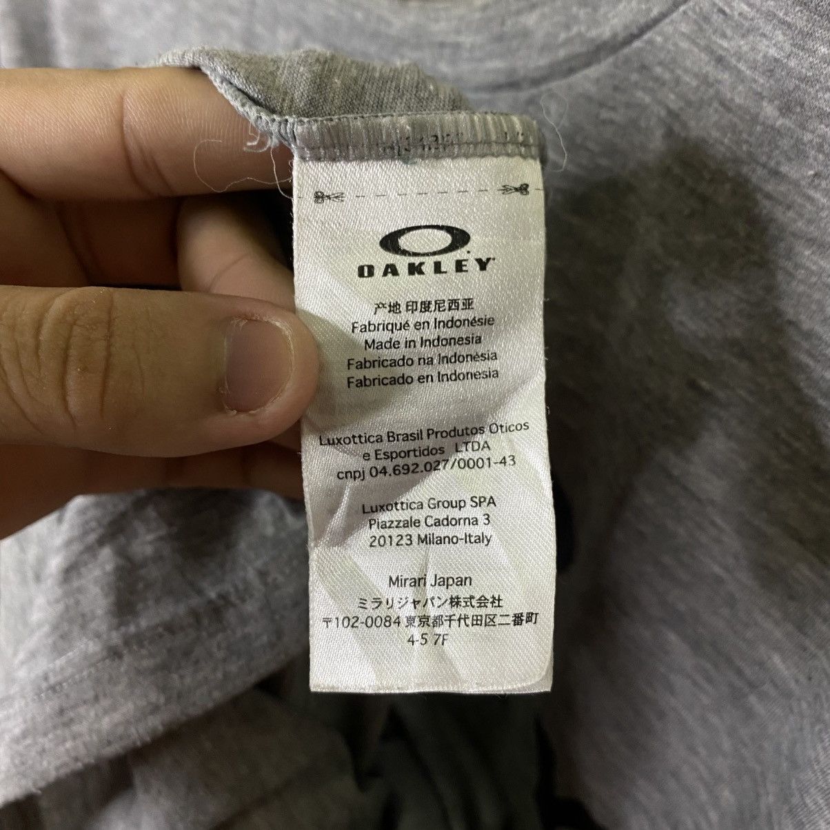 Oakley Y2K Oakley Performance Fit Big Logo T Shirt Size US XL / EU 56 / 4 - 5 Thumbnail