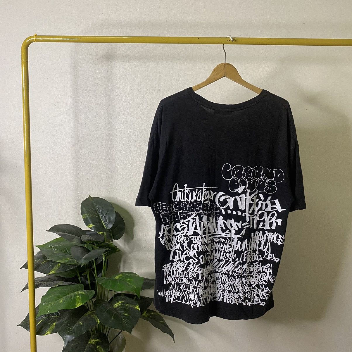 Onitsuka Tiger Onitsuka Tiger DK Nice Graffiti Graphic Tee Size US L / EU 52-54 / 3 - 1 Thumbnail