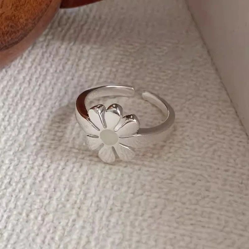 Jewelry Daisy Flower Adjustable Ring Size ONE SIZE - 4 Thumbnail