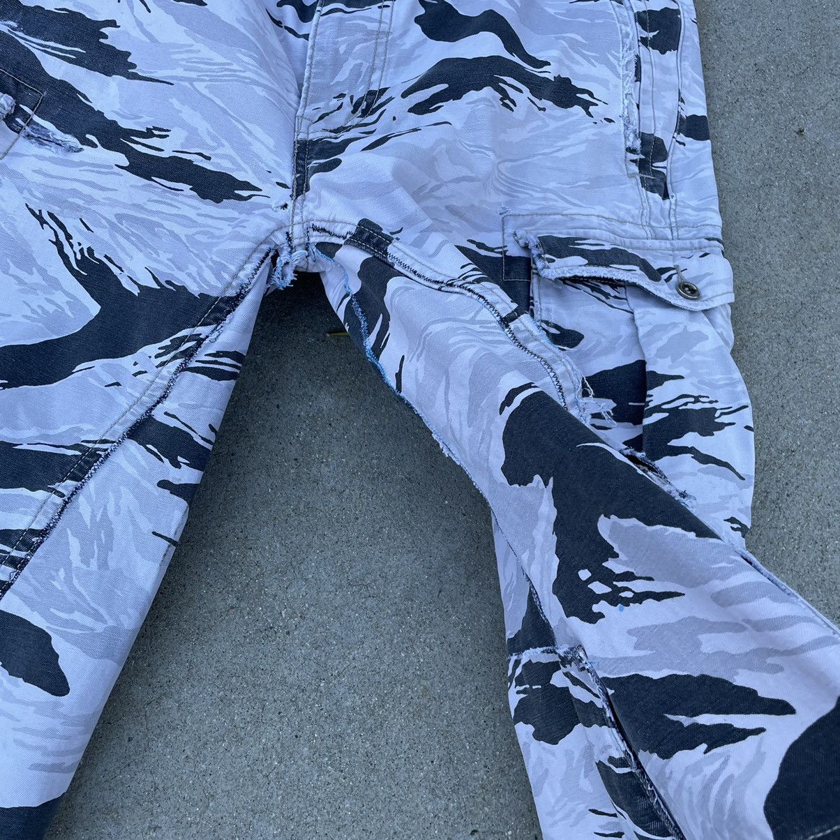Levi's × Vintage Baggy Tiger Camo Shorts Size US 36 / EU 52 - 3 Thumbnail