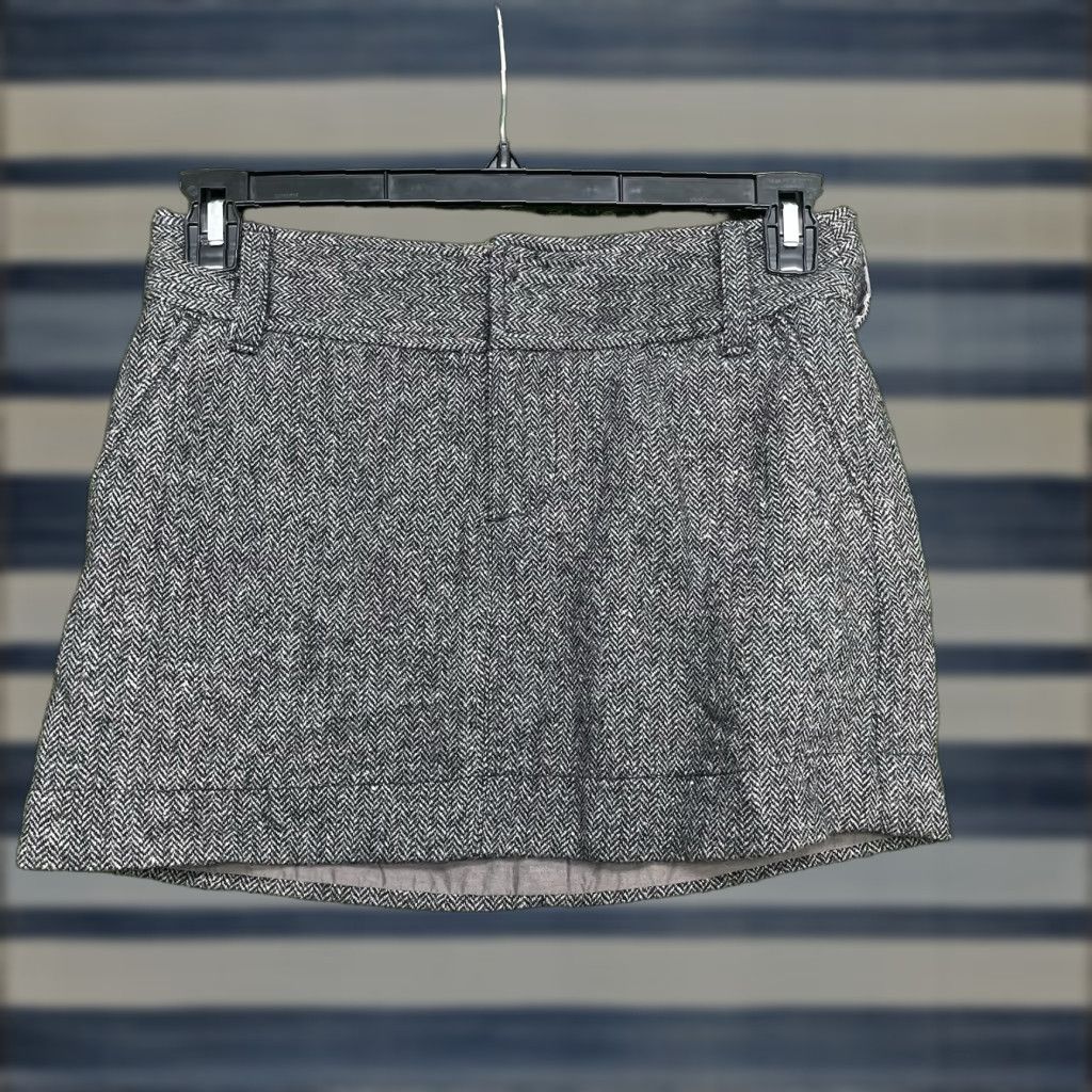 American Eagle Outfitters American Eagle Outfitters Skirt 6 Mini Wool Herringbone Gray Short Size 6 Women University Style Casual Vintage No Size 28" / US 6 / IT 42 - 1 Thumbnail