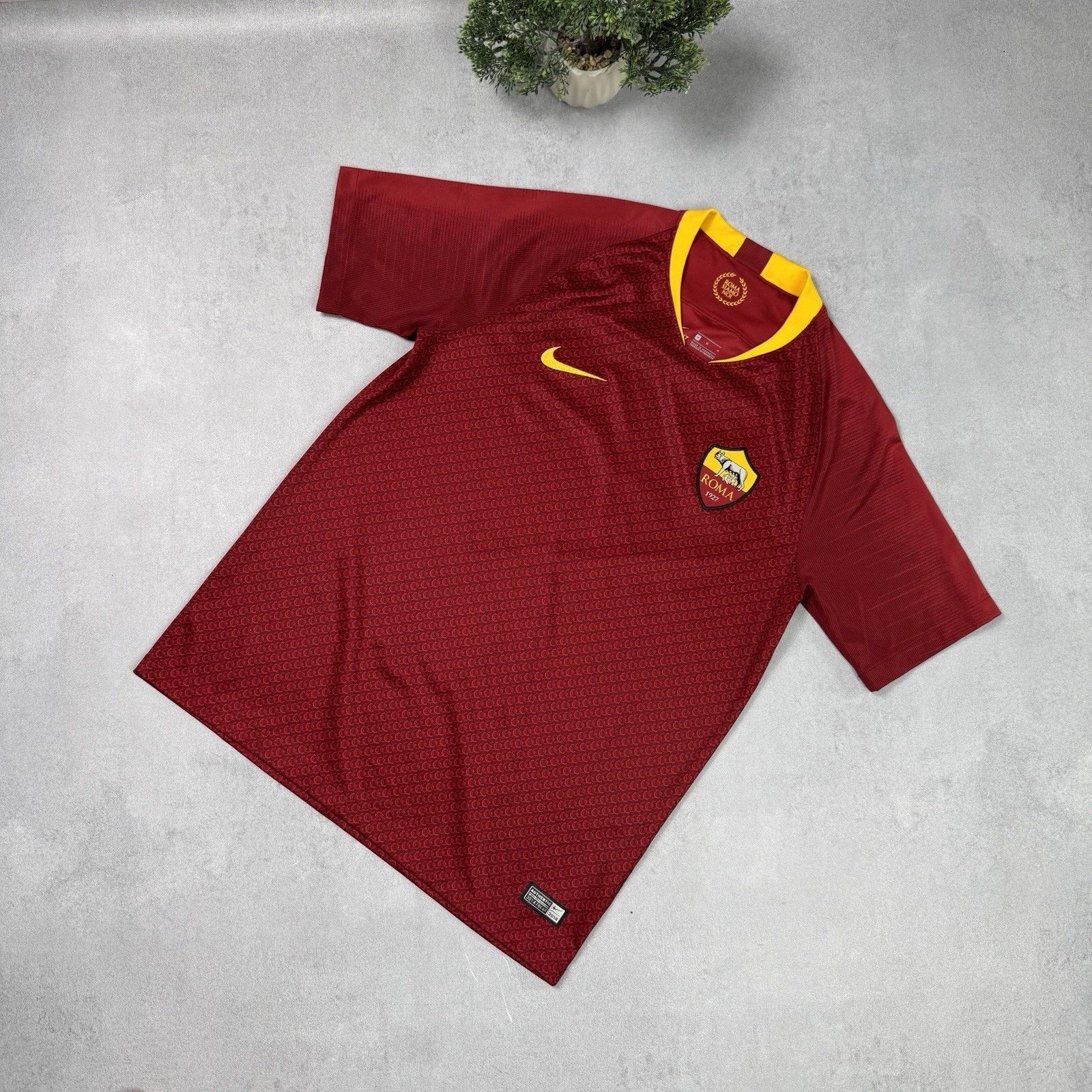 Nike ROMA 2018 2019 HOME SHIRT JERSEY KIT NIKE SIZE M Soccer Size US M / EU 48-50 / 2 - 1 Thumbnail