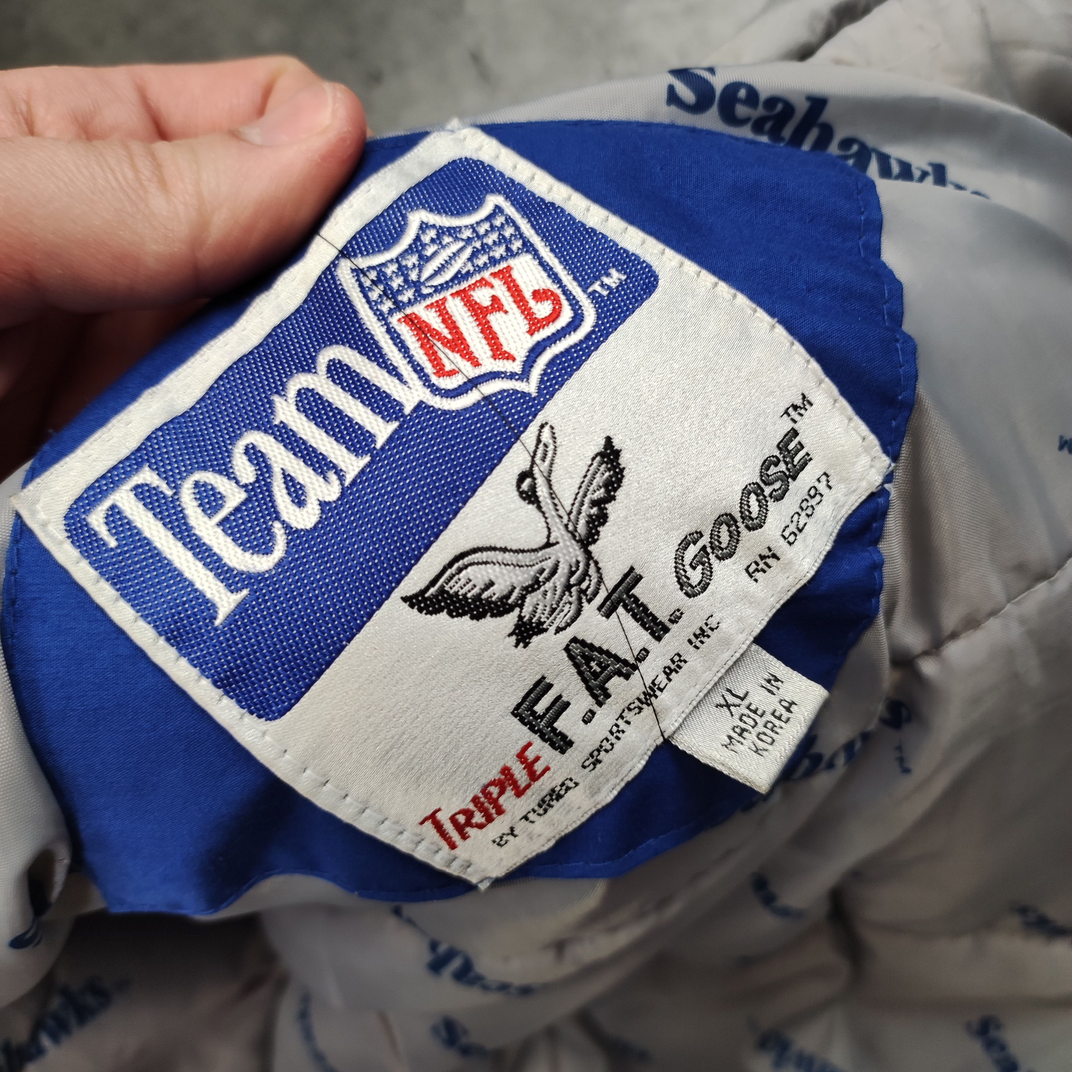 NFL × Vintage RARE Korean NFL Seattle Seahawks 90s Heavy Puffer Jacket Size US XL / EU 56 / 4 - 11 Thumbnail