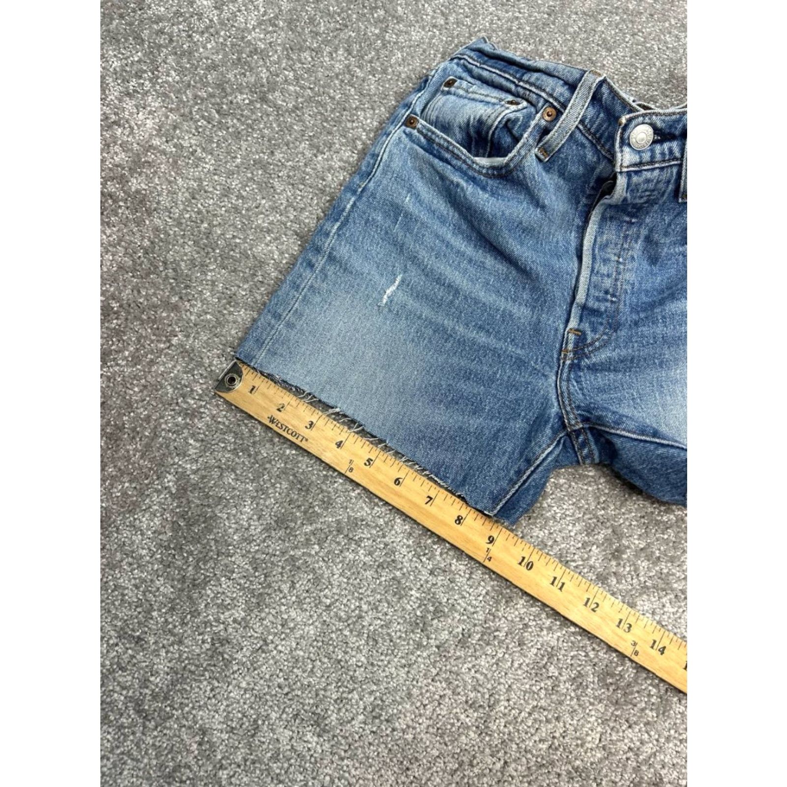Levi's Levi's 501 Shorts Womens 26 Blue Cut Off Denim Cotton Stretch Mid Rise Raw Hem Casual Size 26" / US 2 / IT 38 - 5 Thumbnail