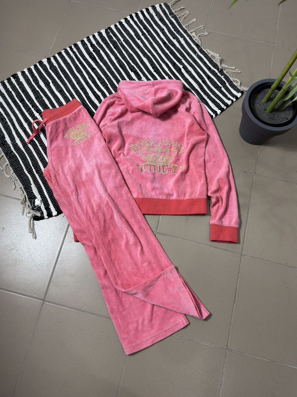 VINTAGE JUICY COUTURE VELOUR 2000s TRACKSUIT