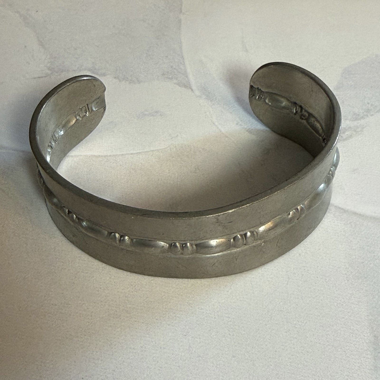 Vintage Rustic VTG Garden Pewter Raised Bead Pattern Cuff Bracelet Size ONE SIZE - 5 Thumbnail