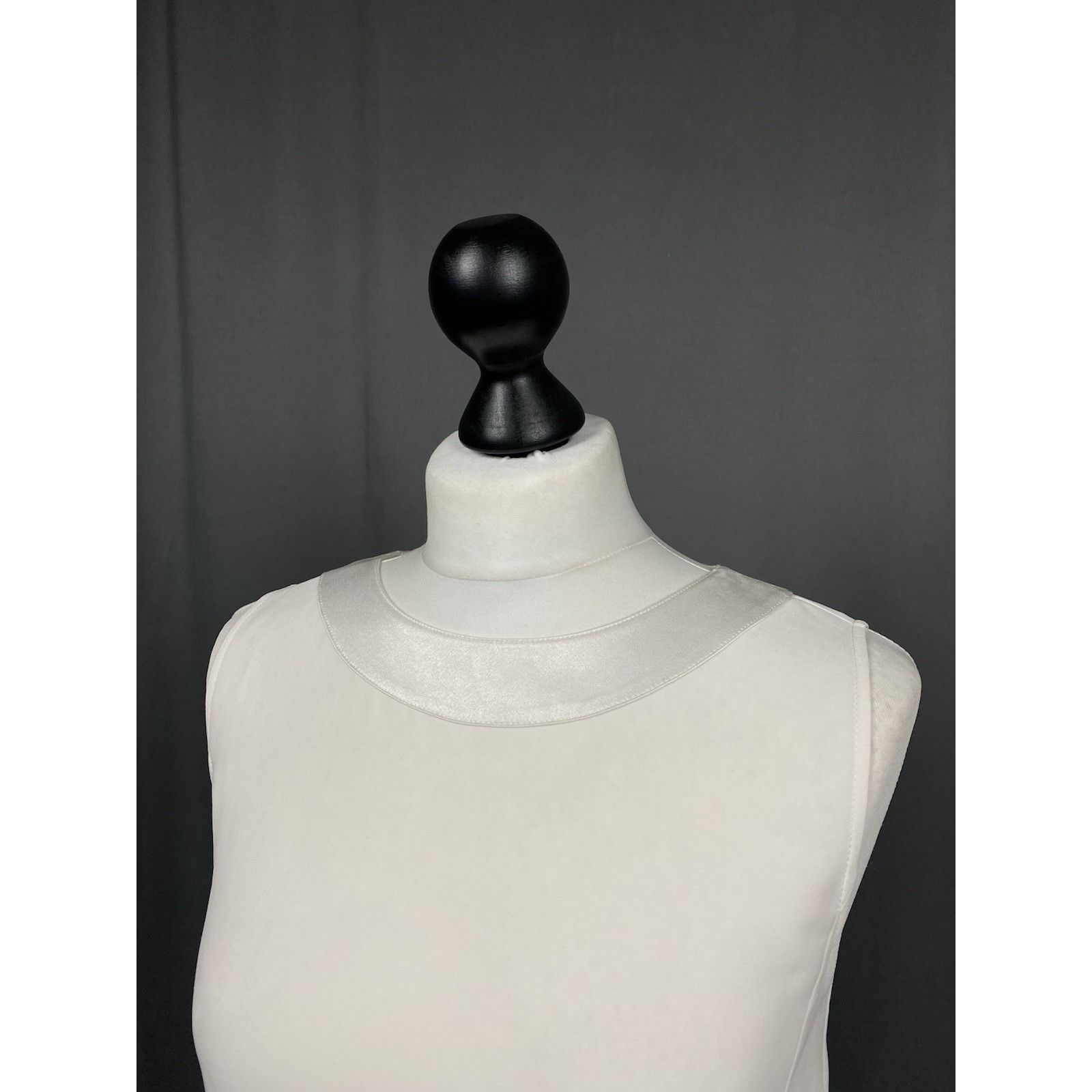 Chanel Chanel Women's White Ivory Sleveless Vest Tunic Tank Size 3 Size XXS / US 00 / IT 34 - 5 Thumbnail