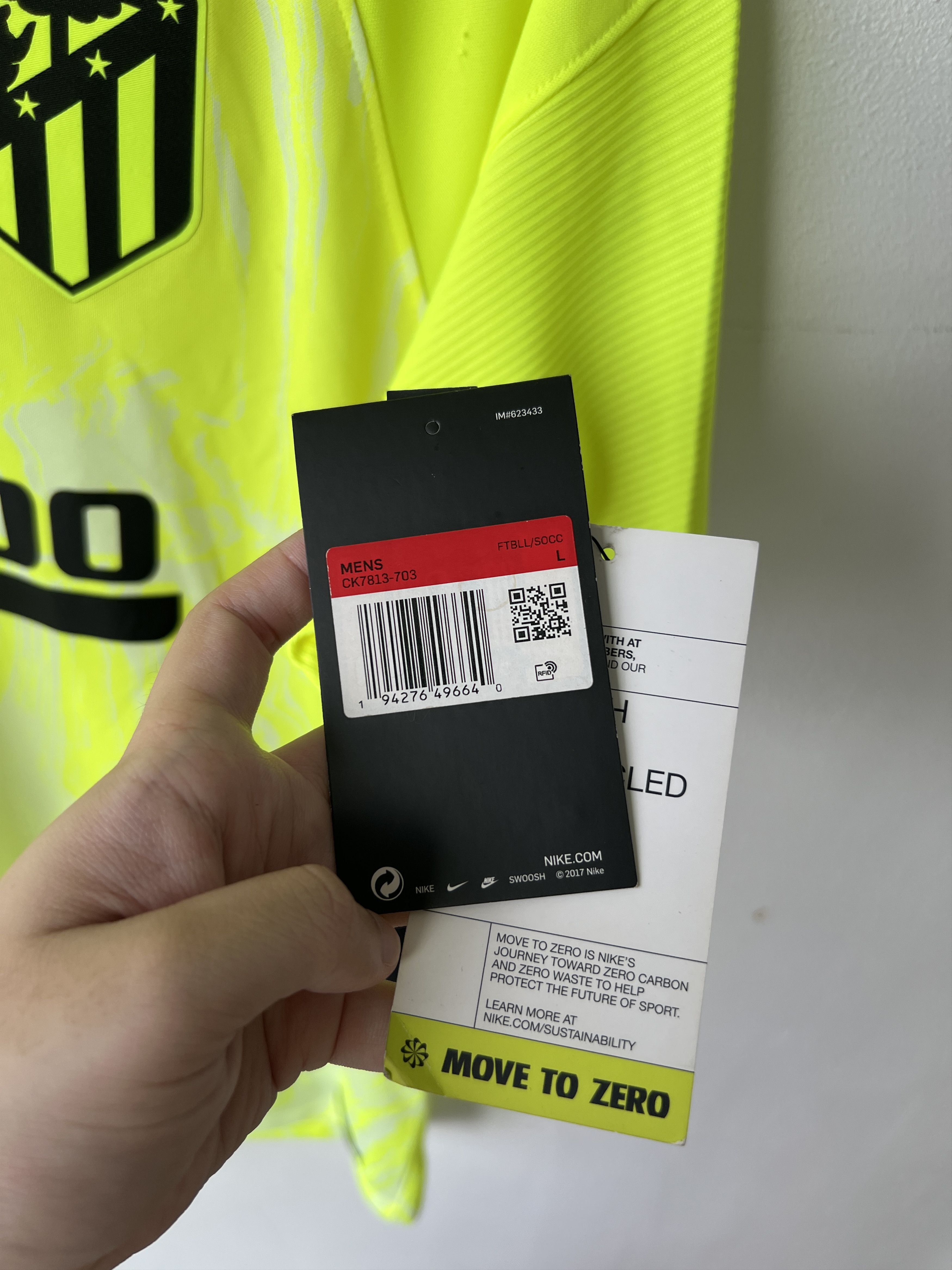 Nike (L) Atletico Madrid 2020-21 Third Shirt Suarez #9 (NEW) Kit Size US L / EU 52-54 / 3 - 4 Thumbnail