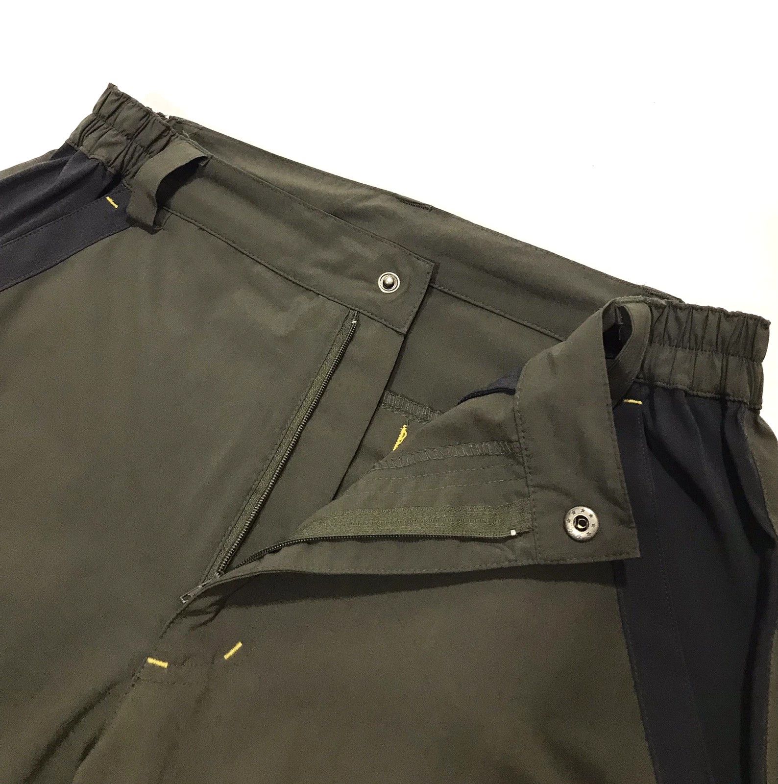 The North Face Vintage The North Face Summit Series Nylon Shorts Khaki Size US 32 / EU 48 - 4 Thumbnail