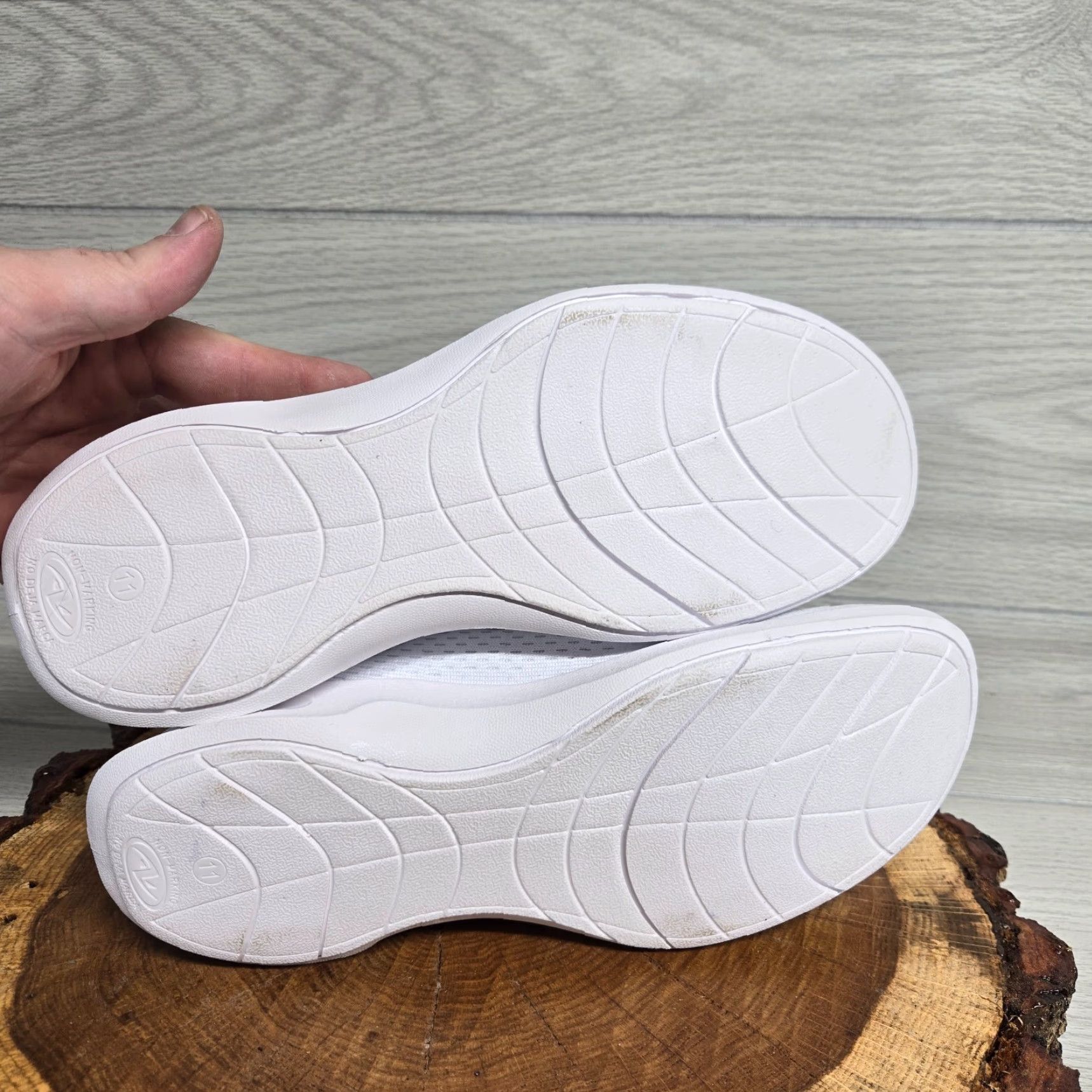 Athletic Works Athletic Works White Lifestyle Jogger Sneaker Shoes Adult Womens 11 White Shoes Athletic Works Lifestyle Jogger Sneakers Womens 11 Size 32" / US 10 / IT 46 - 6 Thumbnail