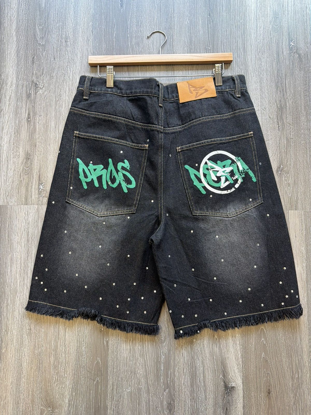 Other Prospera “Graffiti” Jorts Size US 34 / EU 50 - 2 Thumbnail