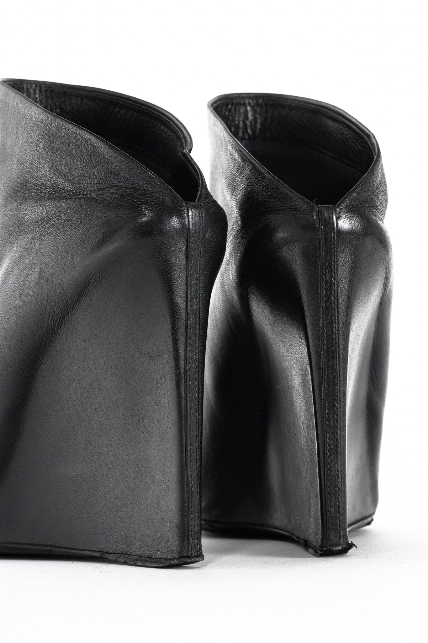 Balenciaga Balenciaga Black Leather Pointed-Toe Wedge Mules Size US 8.5 / IT 38.5 - 8 Thumbnail