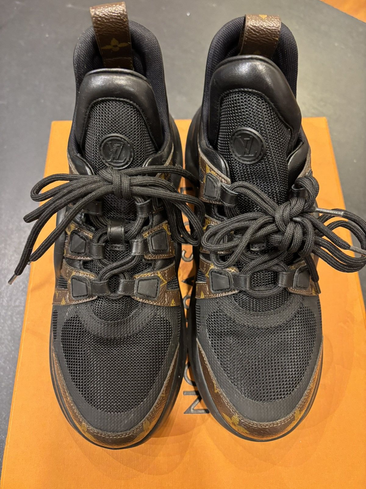 Louis Vuitton Louis Vuitton Runner Monogram Sneakers Size US 8.5 / IT 38.5 - 4 Thumbnail