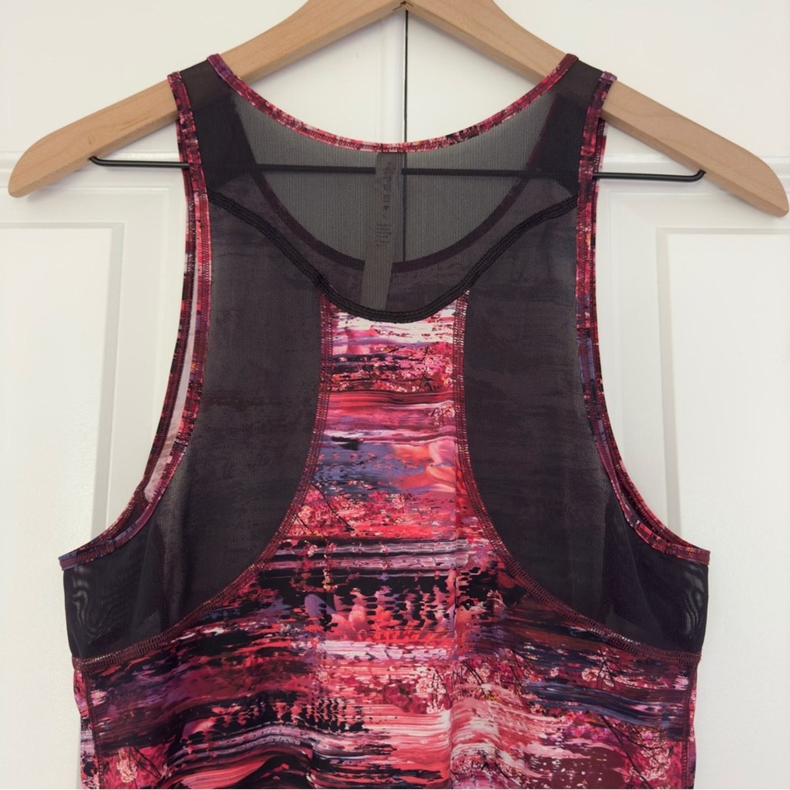 Lululemon Lululemon Sculpt Tank II in Dahliascape Multi / Black size 4 Size S / US 4 / IT 40 - 9 Thumbnail
